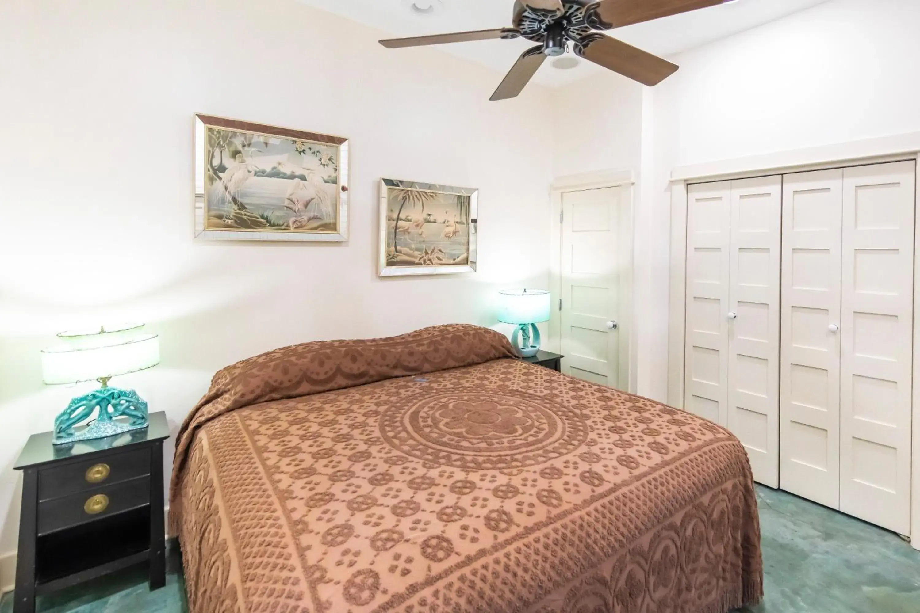 Bedroom, Bed in Hibiscus Coffee & Guesthouse Bedroom, Bed in Hibiscus Coffee & Guesthouse