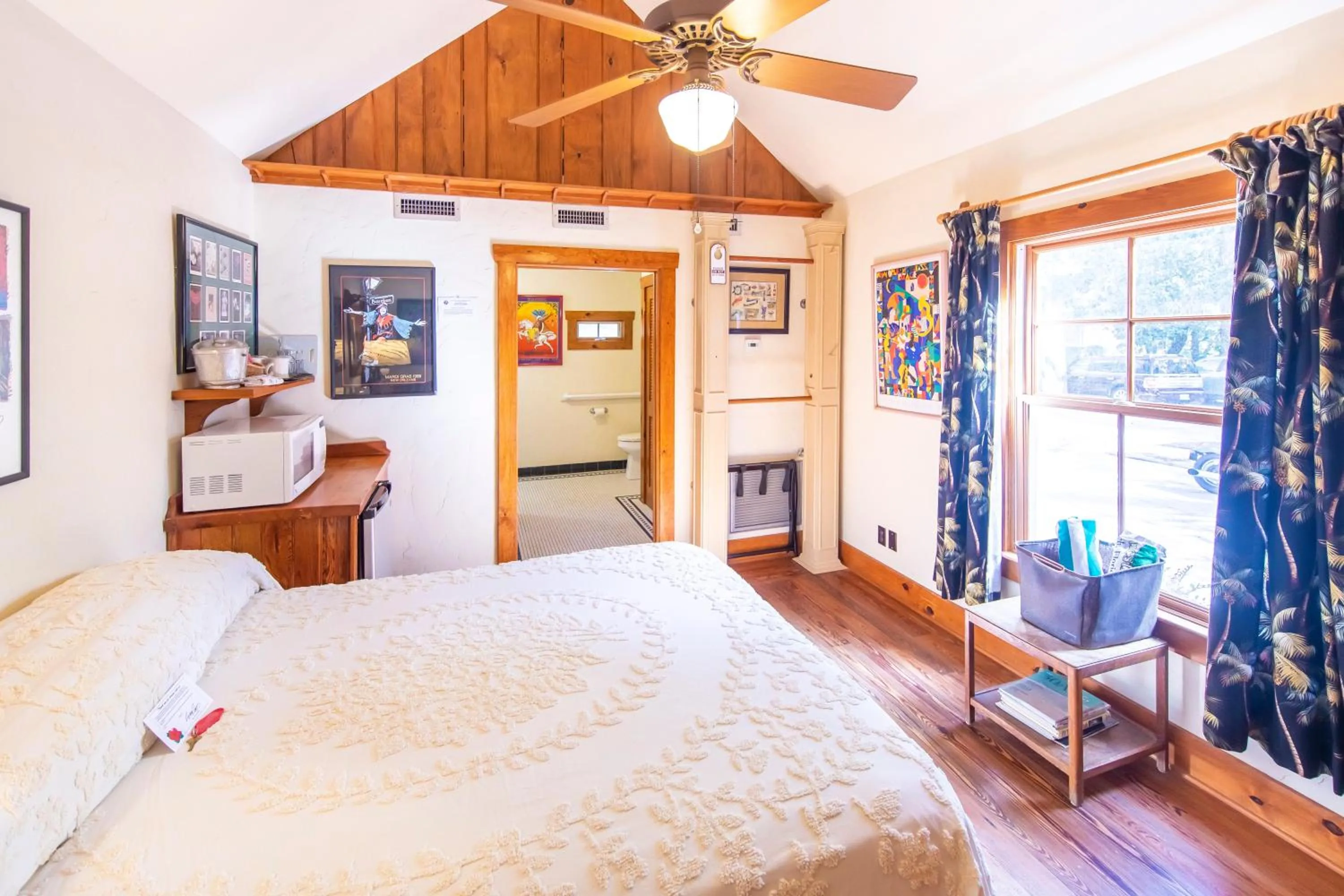 Photo of the whole room, Bed in Hibiscus Coffee & Guesthouse