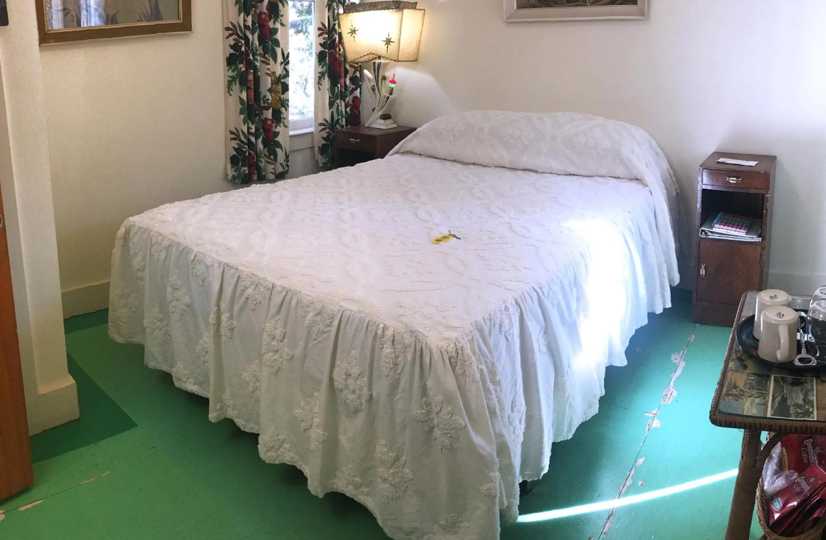 Bed in Hibiscus Coffee & Guesthouse