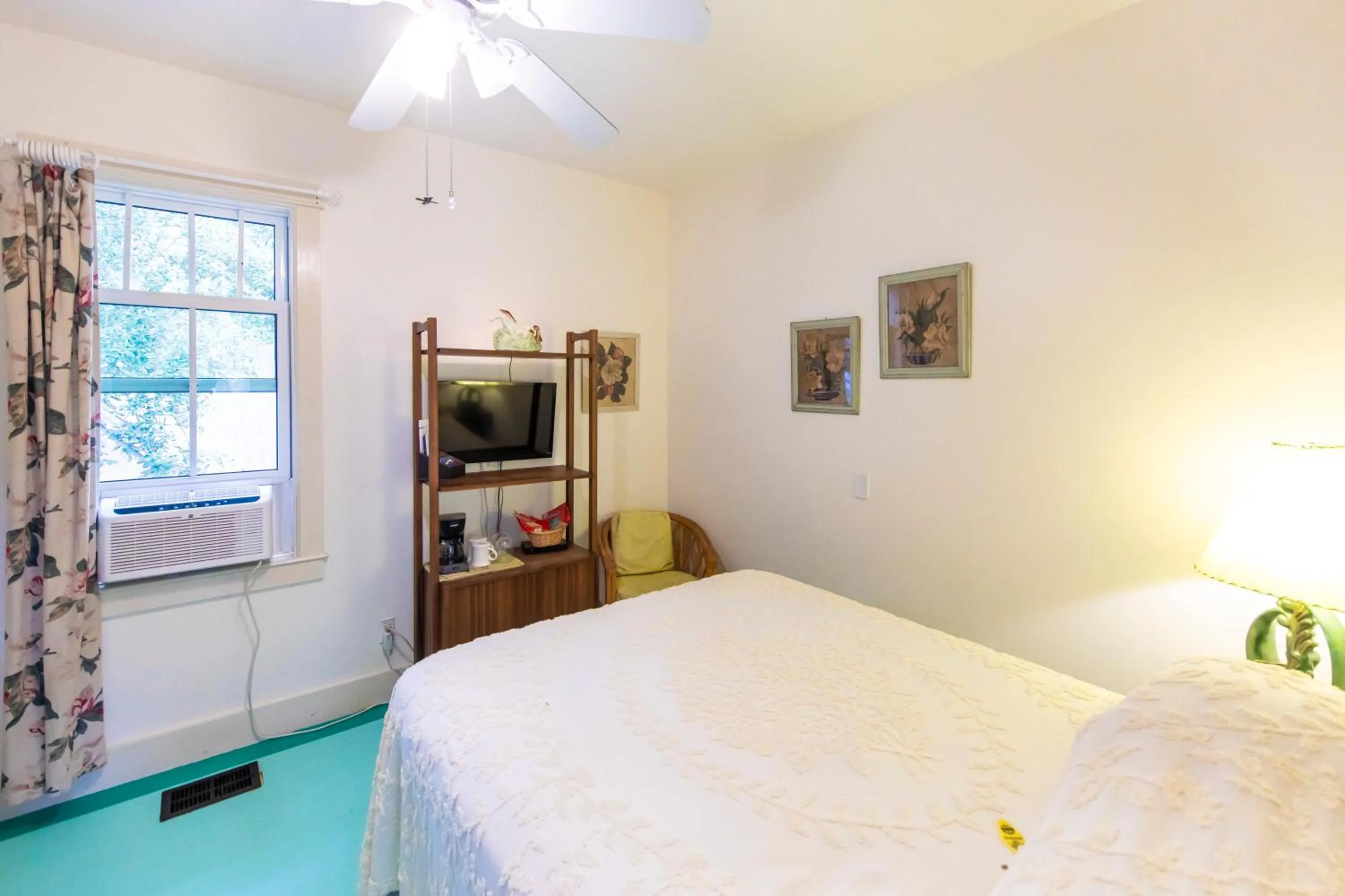 Bedroom, Bed in Hibiscus Coffee & Guesthouse