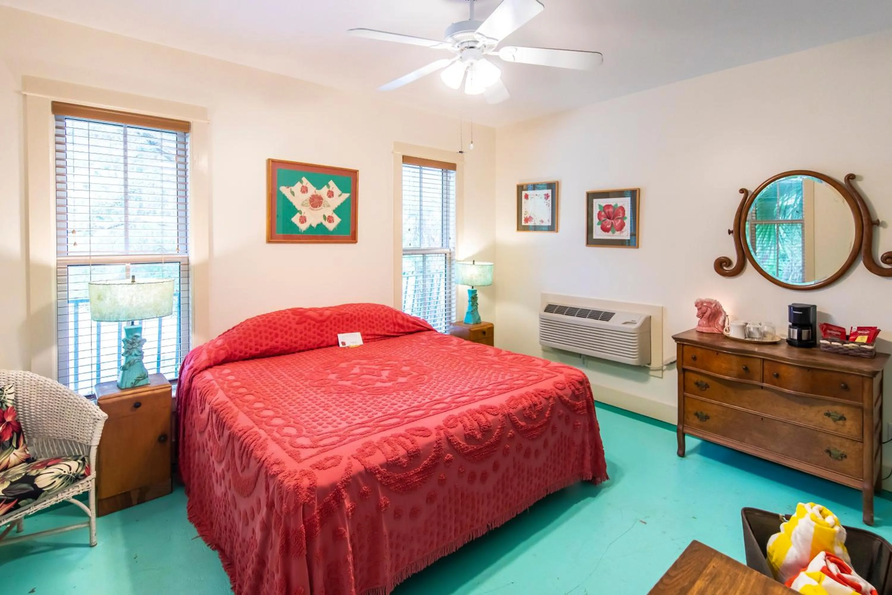 Bedroom, Bed in Hibiscus Coffee & Guesthouse