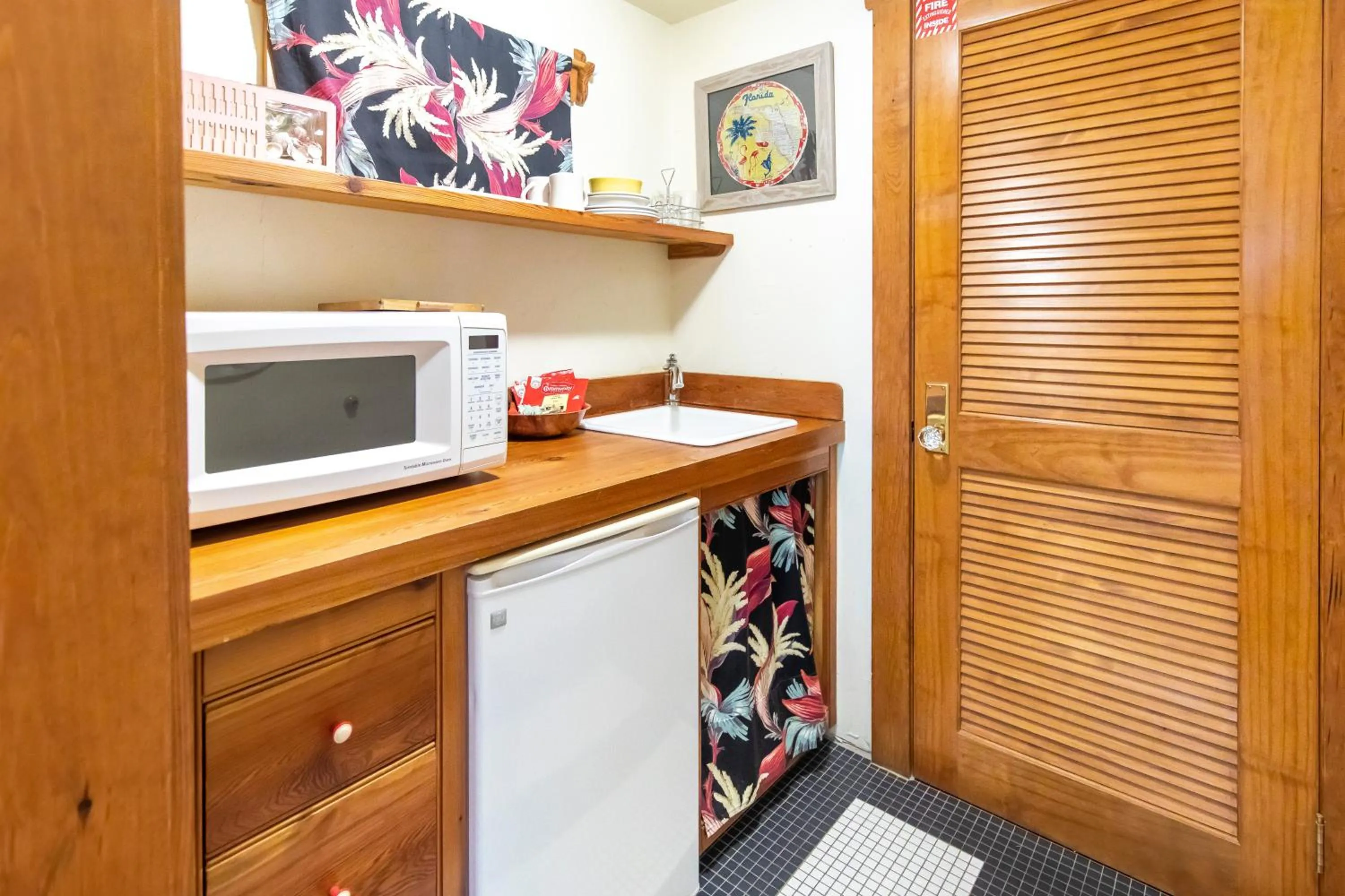 Kitchen or kitchenette in Hibiscus Coffee & Guesthouse