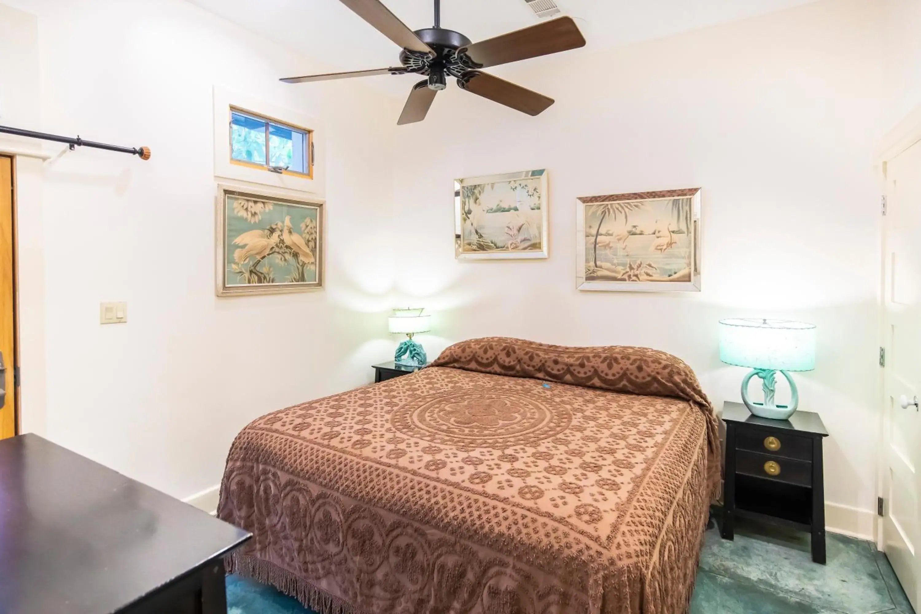 Bedroom, Bed in Hibiscus Coffee & Guesthouse Bedroom, Bed in Hibiscus Coffee & Guesthouse