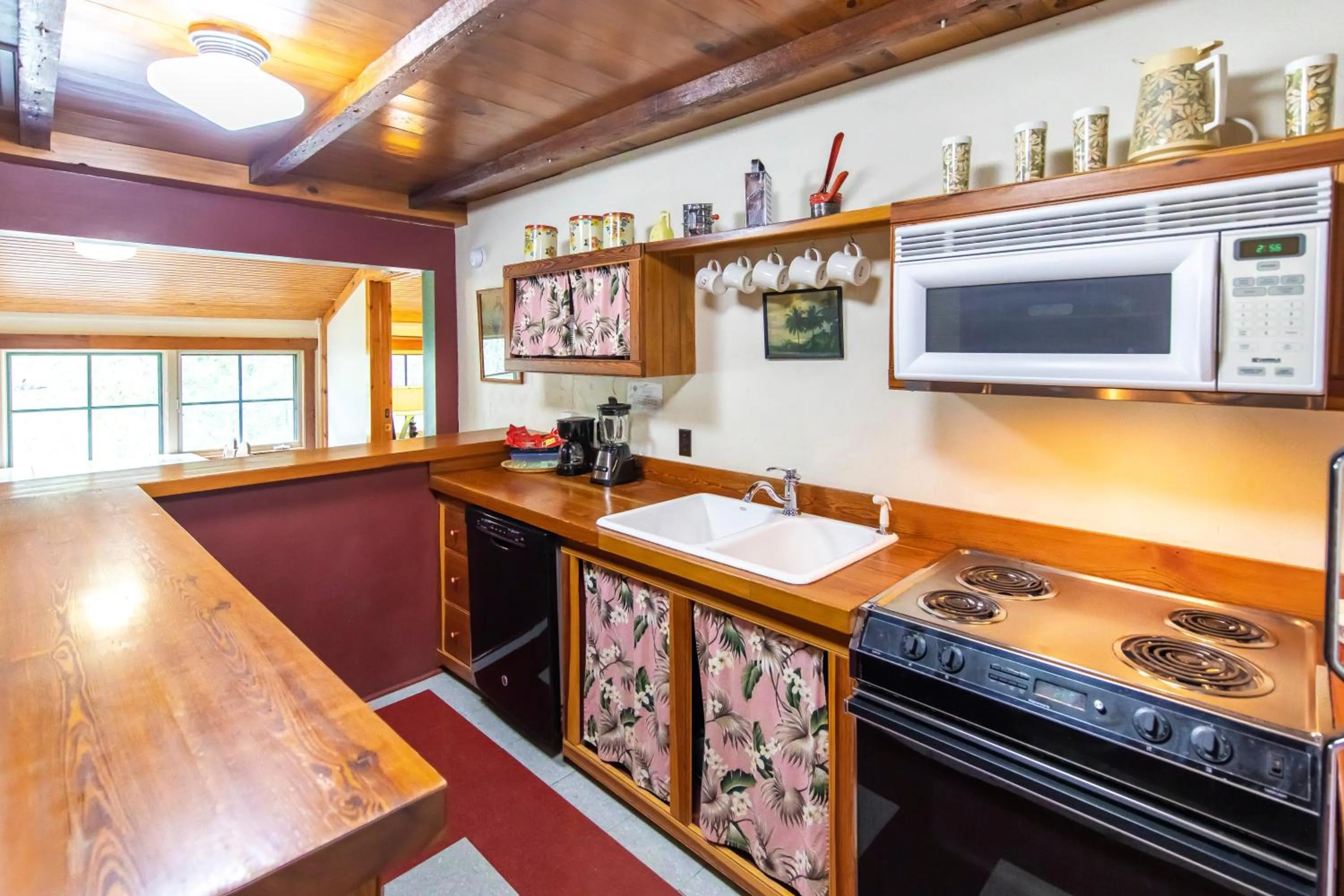 Kitchen or kitchenette in Hibiscus Coffee & Guesthouse