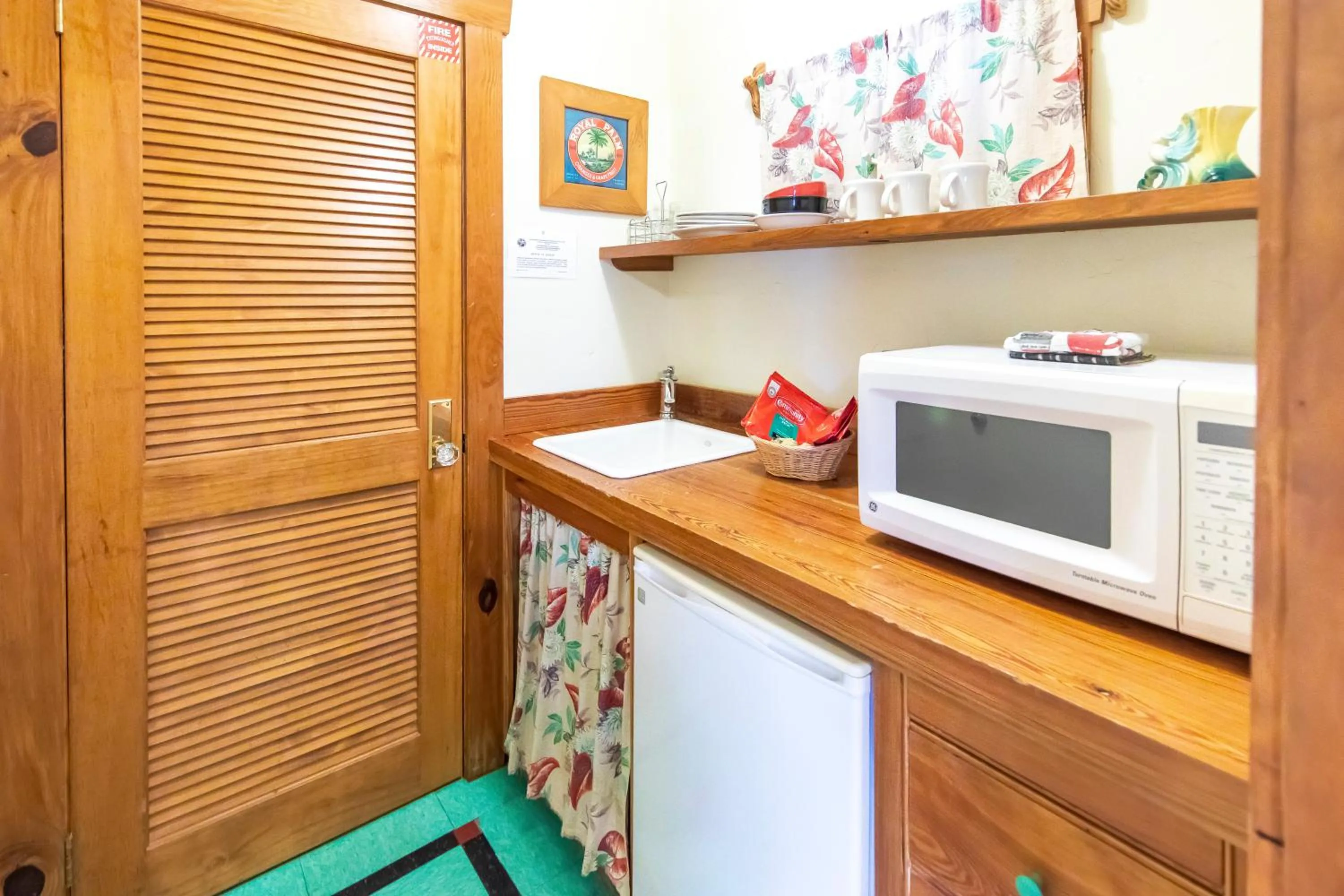 Coffee/tea facilities in Hibiscus Coffee & Guesthouse