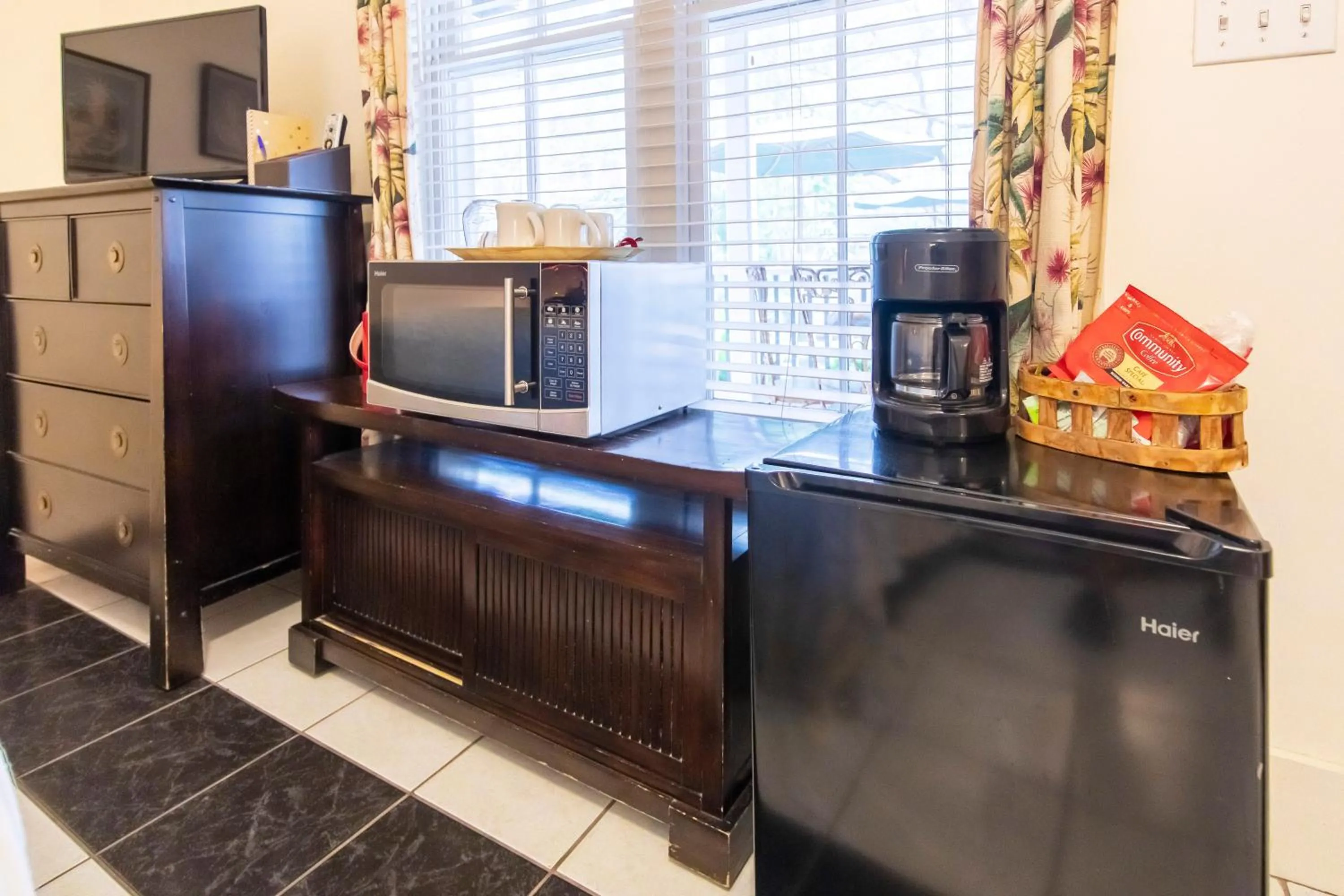 Kitchen or kitchenette in Hibiscus Coffee & Guesthouse