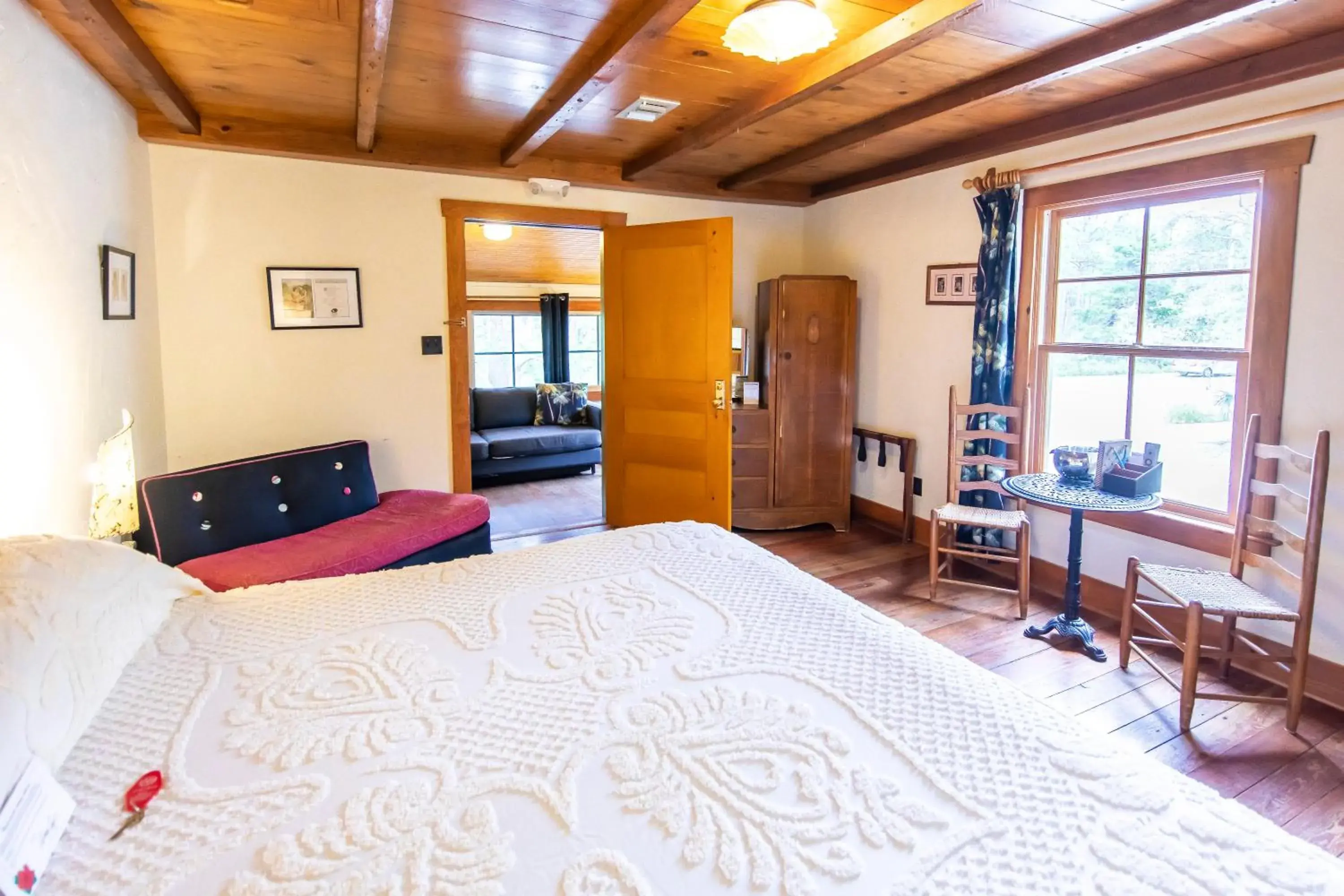 Deluxe King Room in Hibiscus Coffee & Guesthouse Deluxe King Room in Hibiscus Coffee & Guesthouse