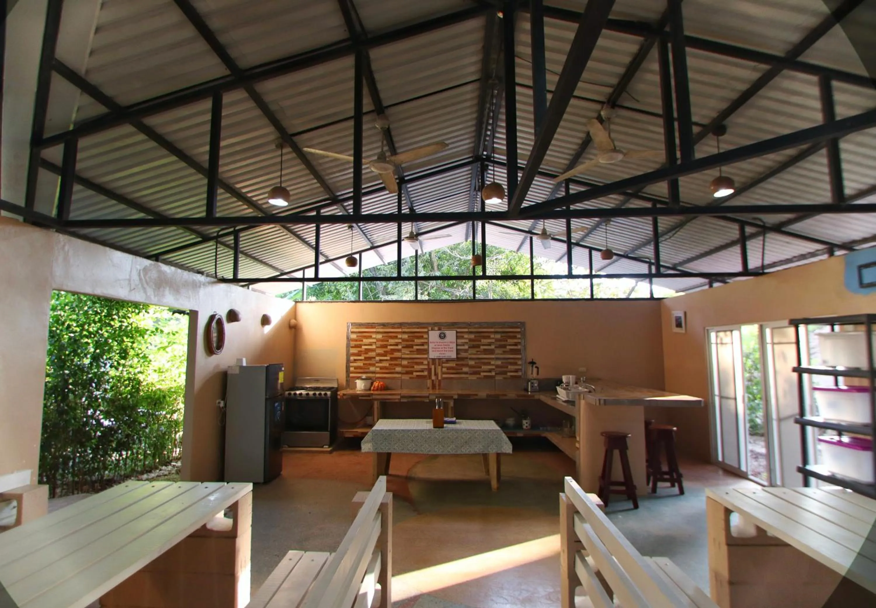Kitchen or kitchenette in Jungles Edge Hotel, Jiu Jitsu, Muay Thai Retreat Center