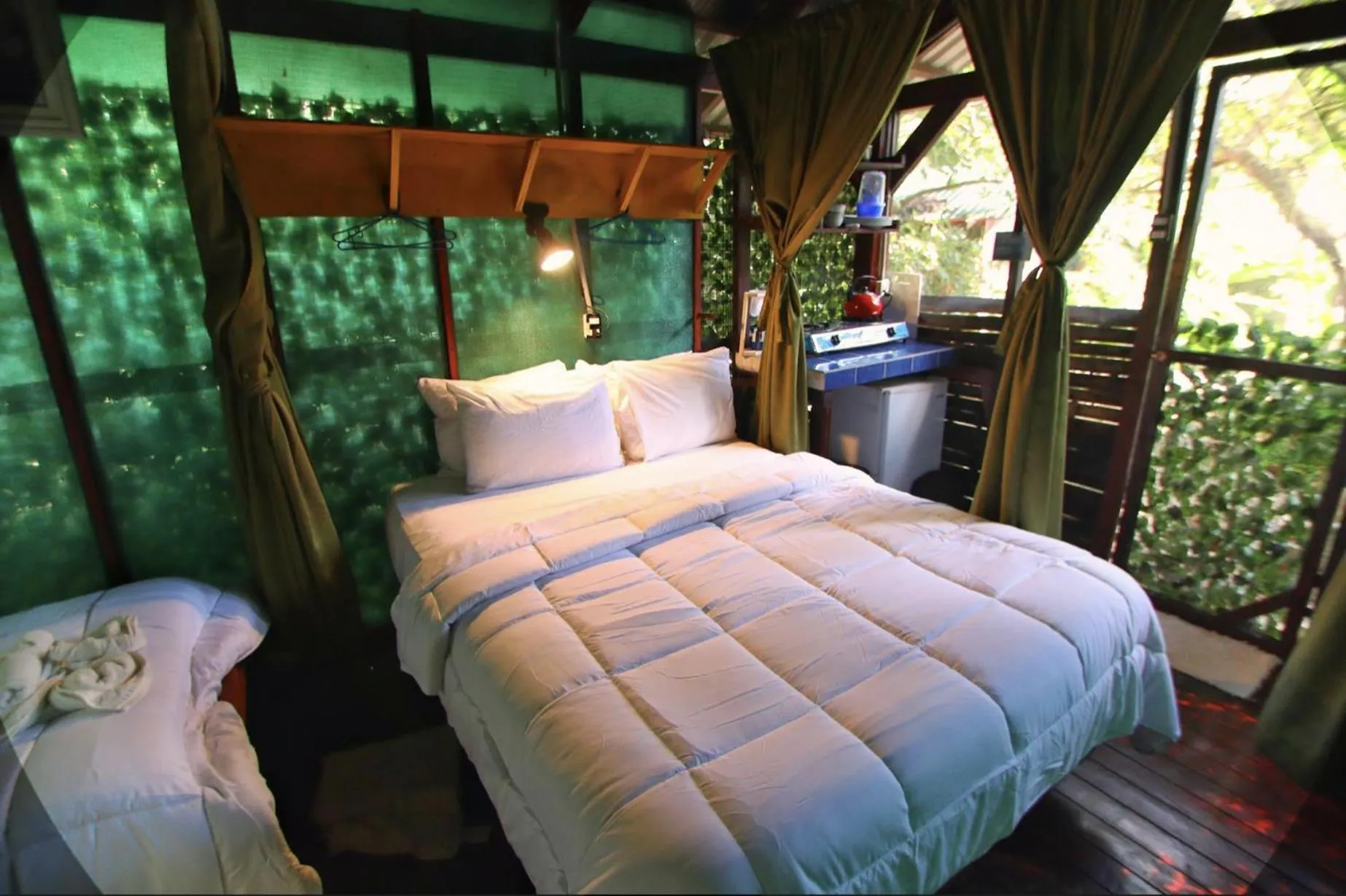 Bedroom, Bed in Jungles Edge Hotel, Jiu Jitsu, Muay Thai Retreat Center