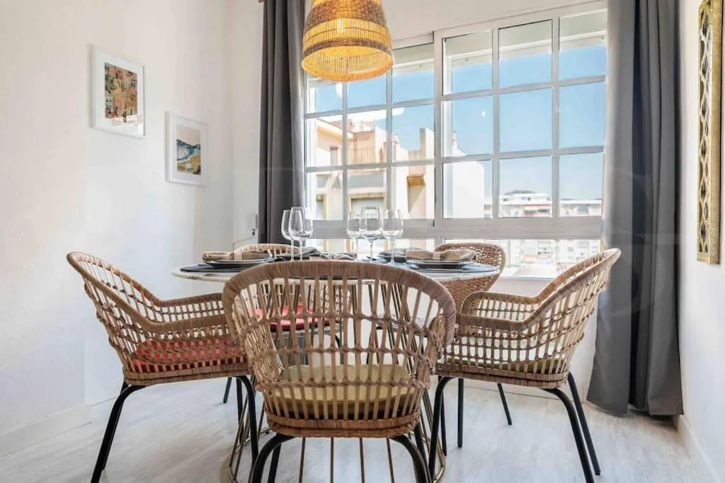 Spacious & authentic apartment by REMS