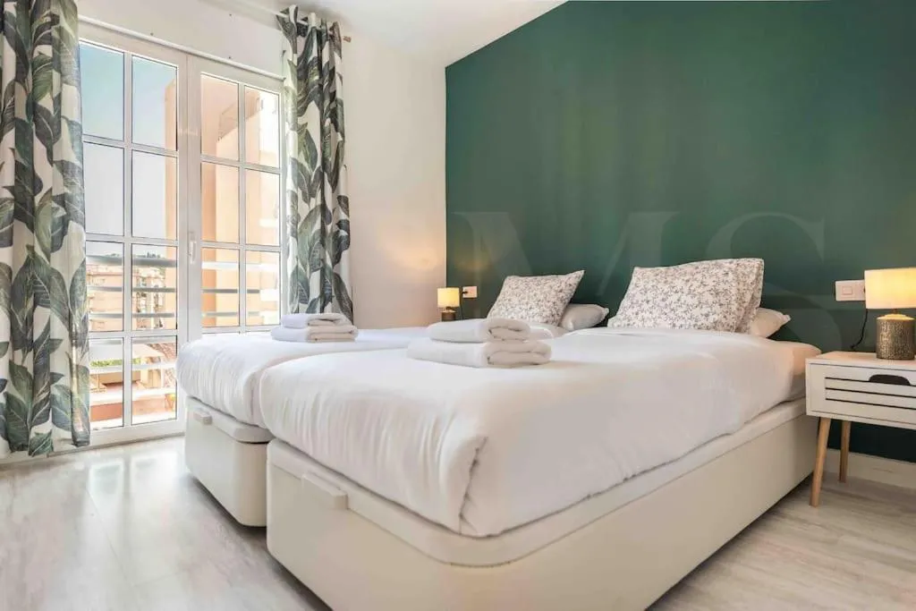 Spacious & authentic apartment by REMS