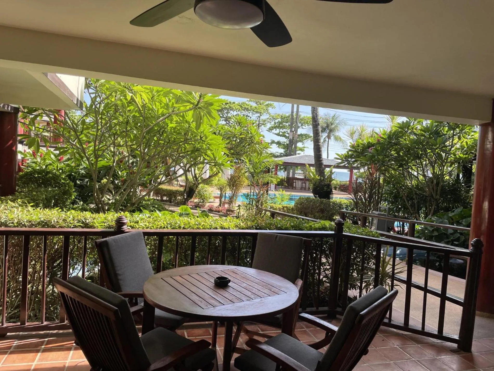 Peaceful retreat at Kalim Bay - pool bar garden