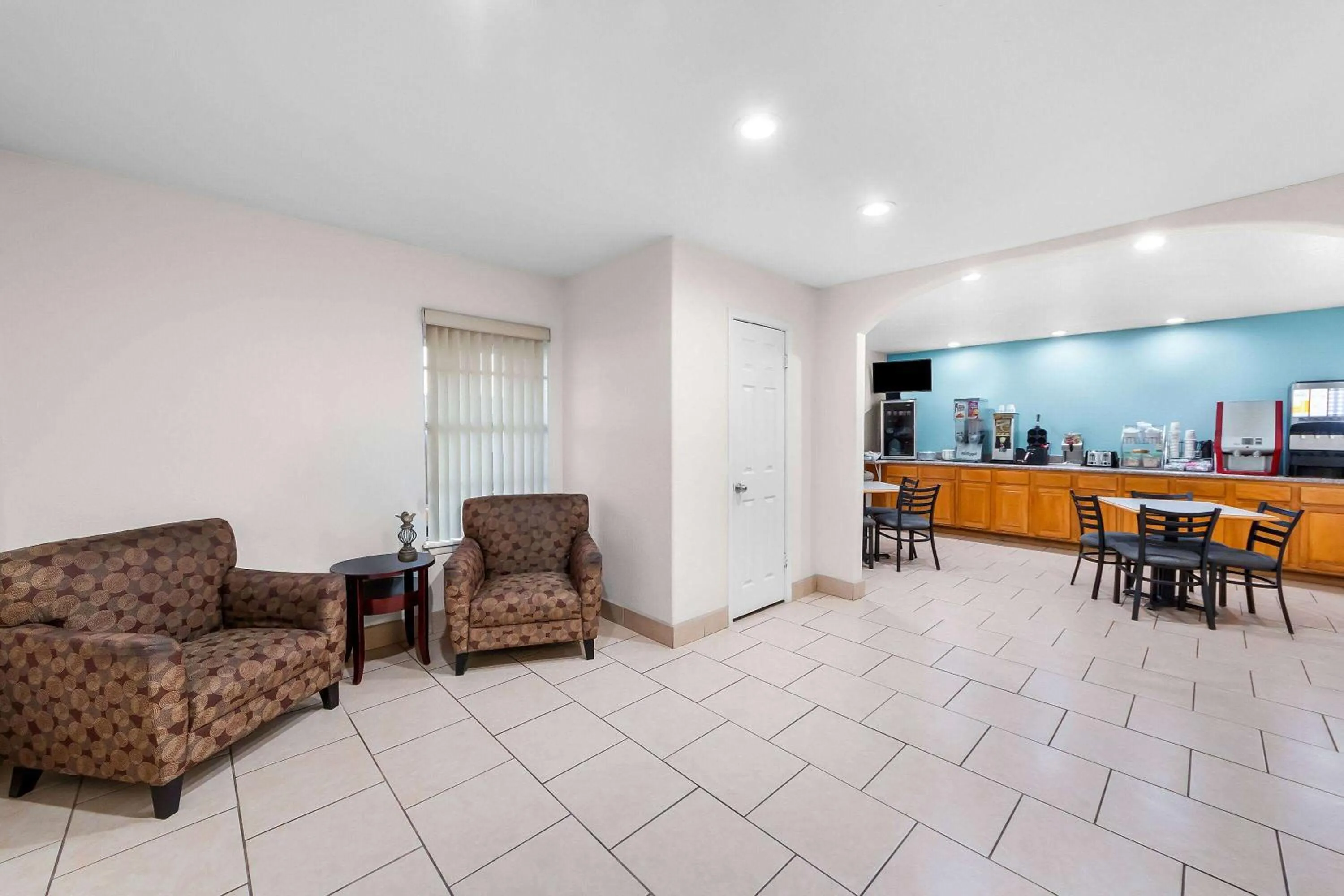 Lobby or reception in Super 8 by Wyndham Pleasanton