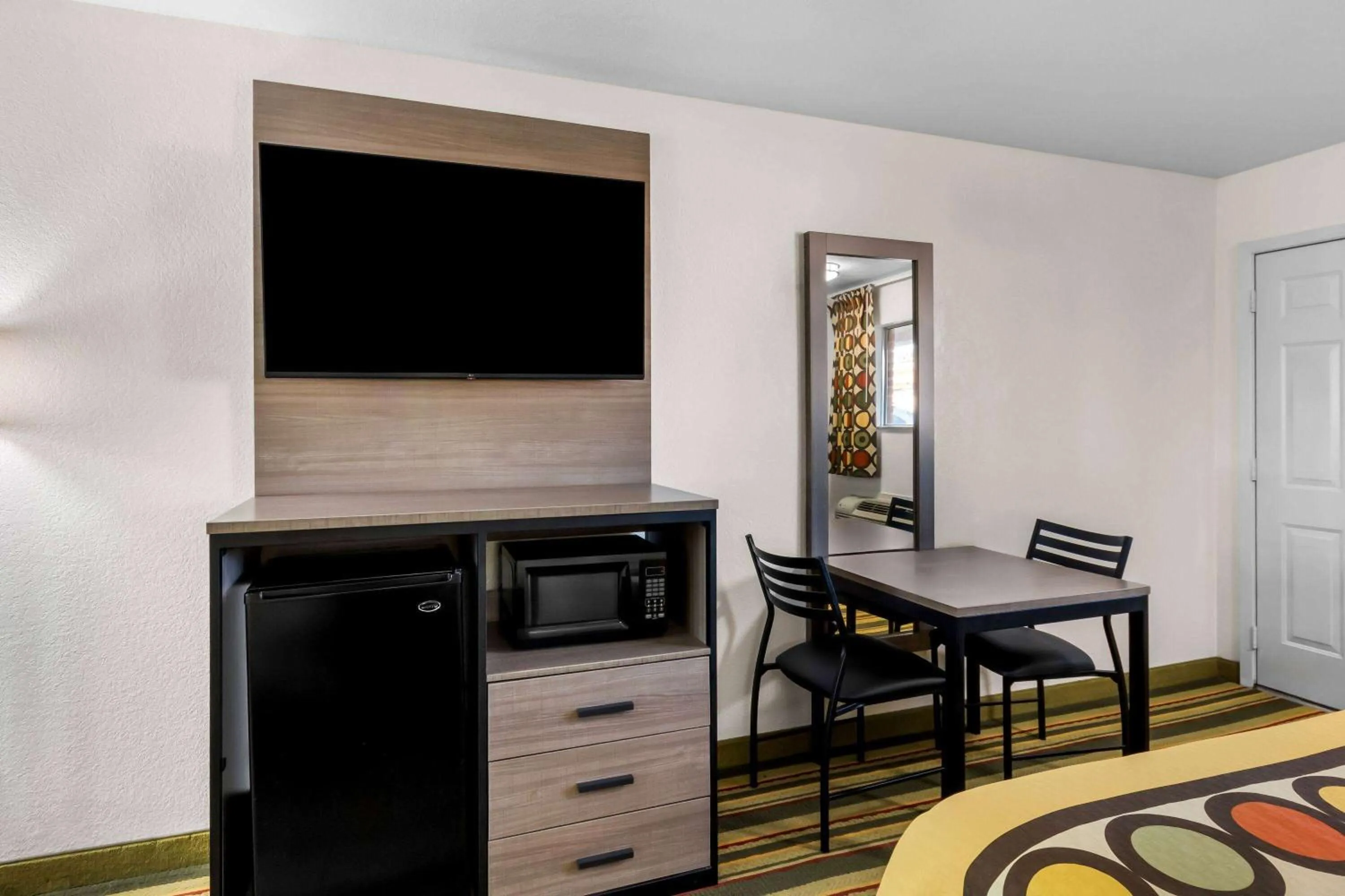 Bed in Super 8 by Wyndham Pleasanton