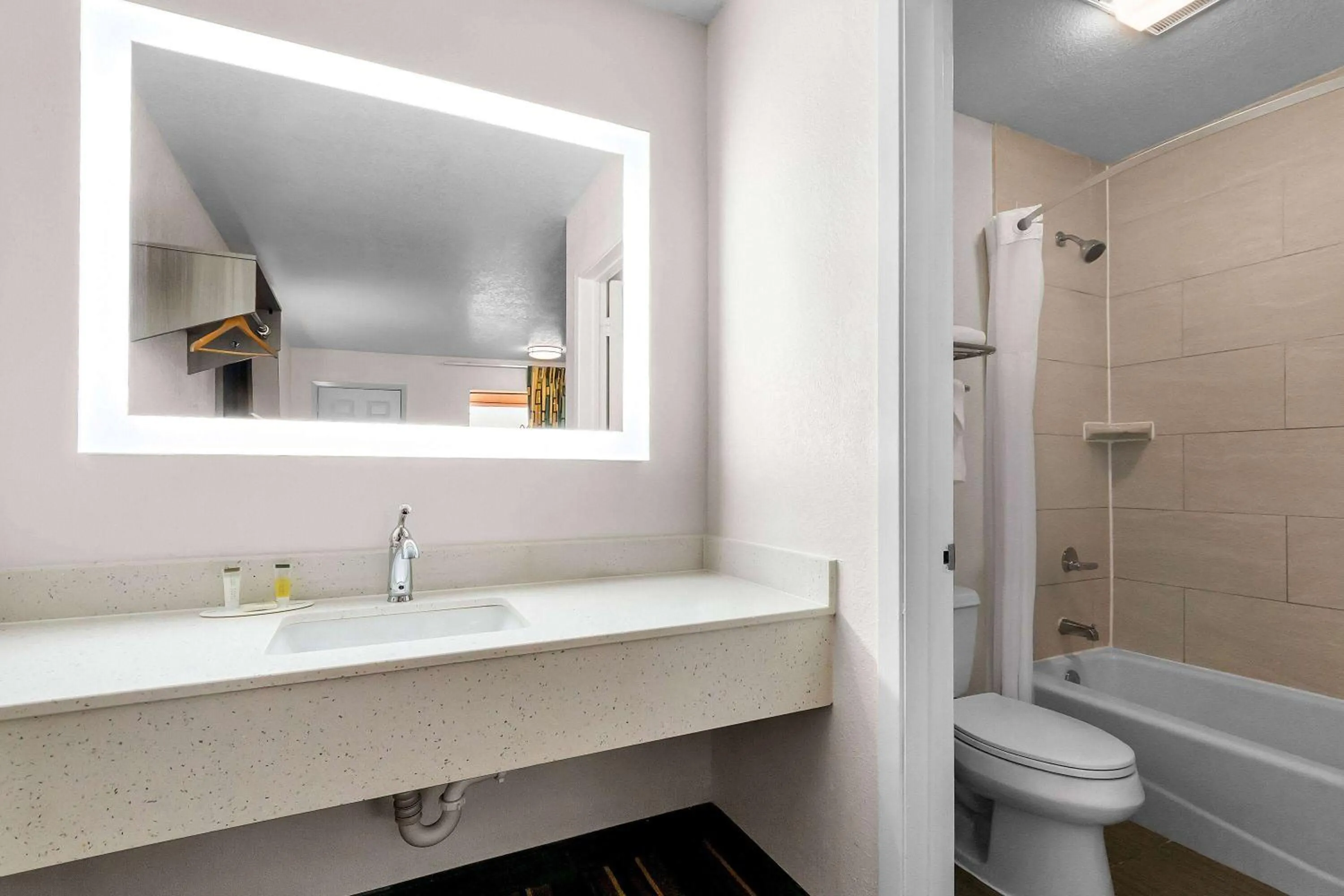 Bed in Super 8 by Wyndham Pleasanton