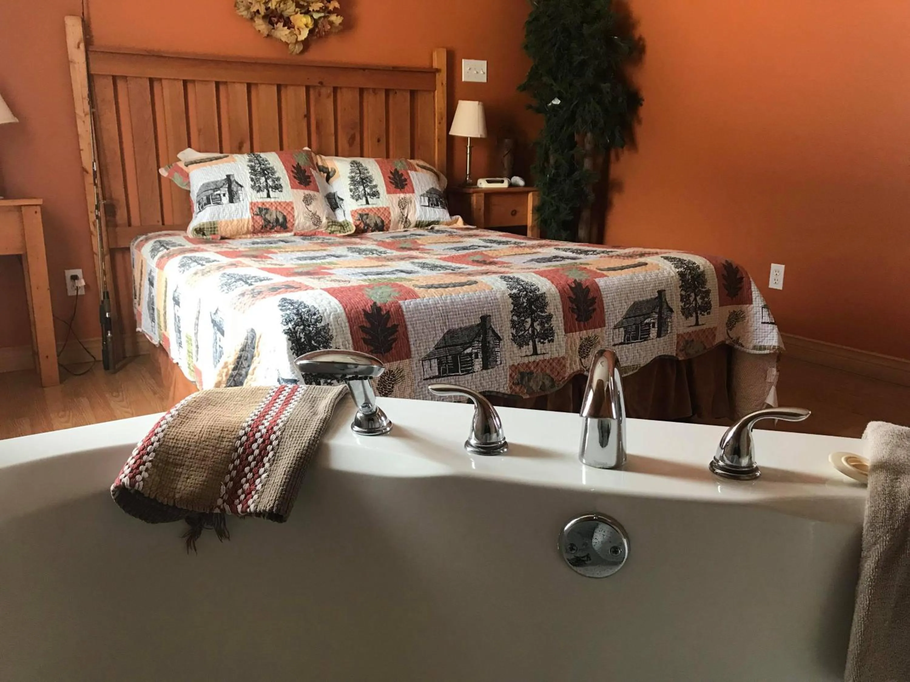 Bedroom, Bed in Whispering Waves Cottages