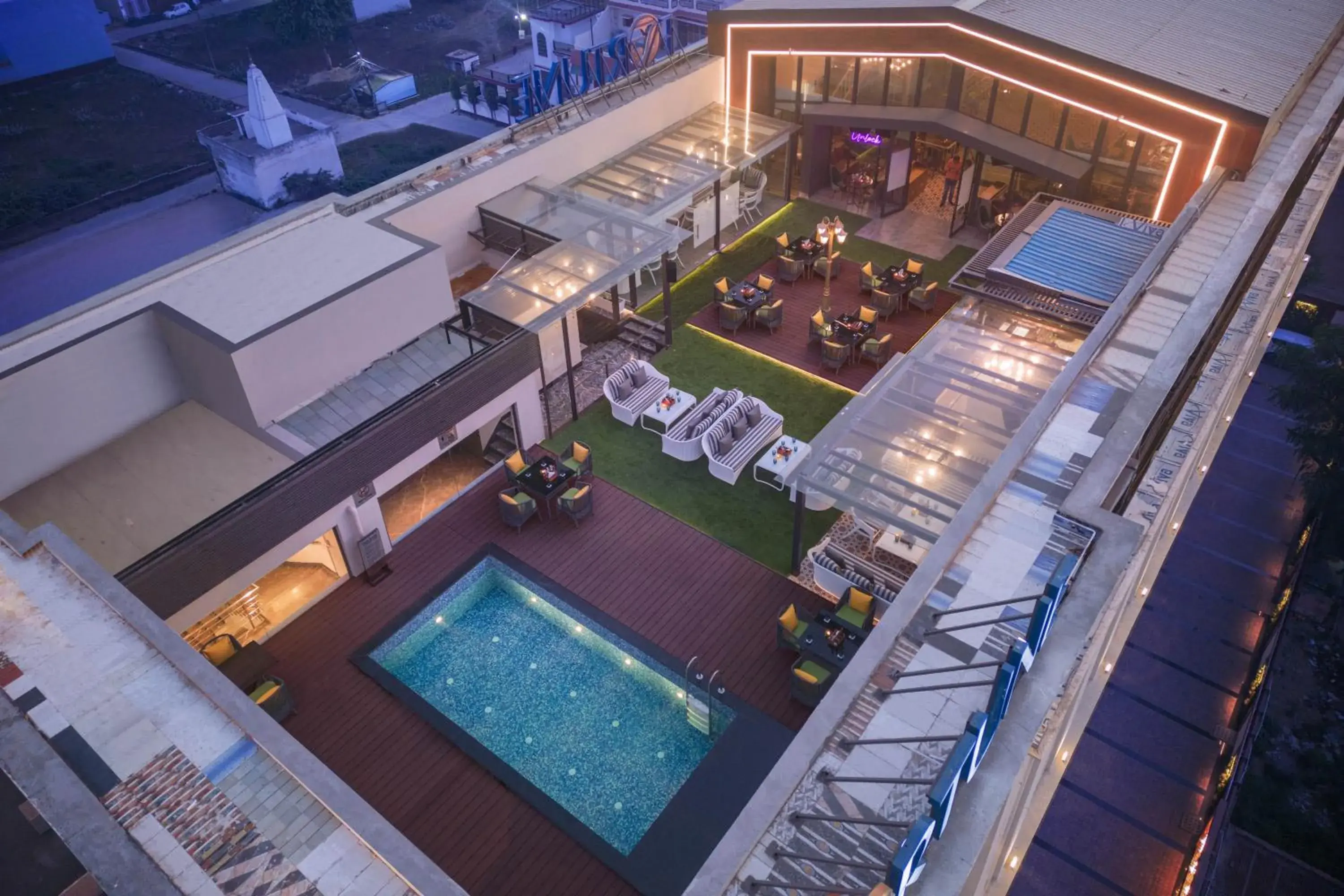 Swimming pool in Fortune Park, Aligarh - Member ITC Hotels' Group Swimming pool in Fortune Park, Aligarh - Member ITC Hotels' Group