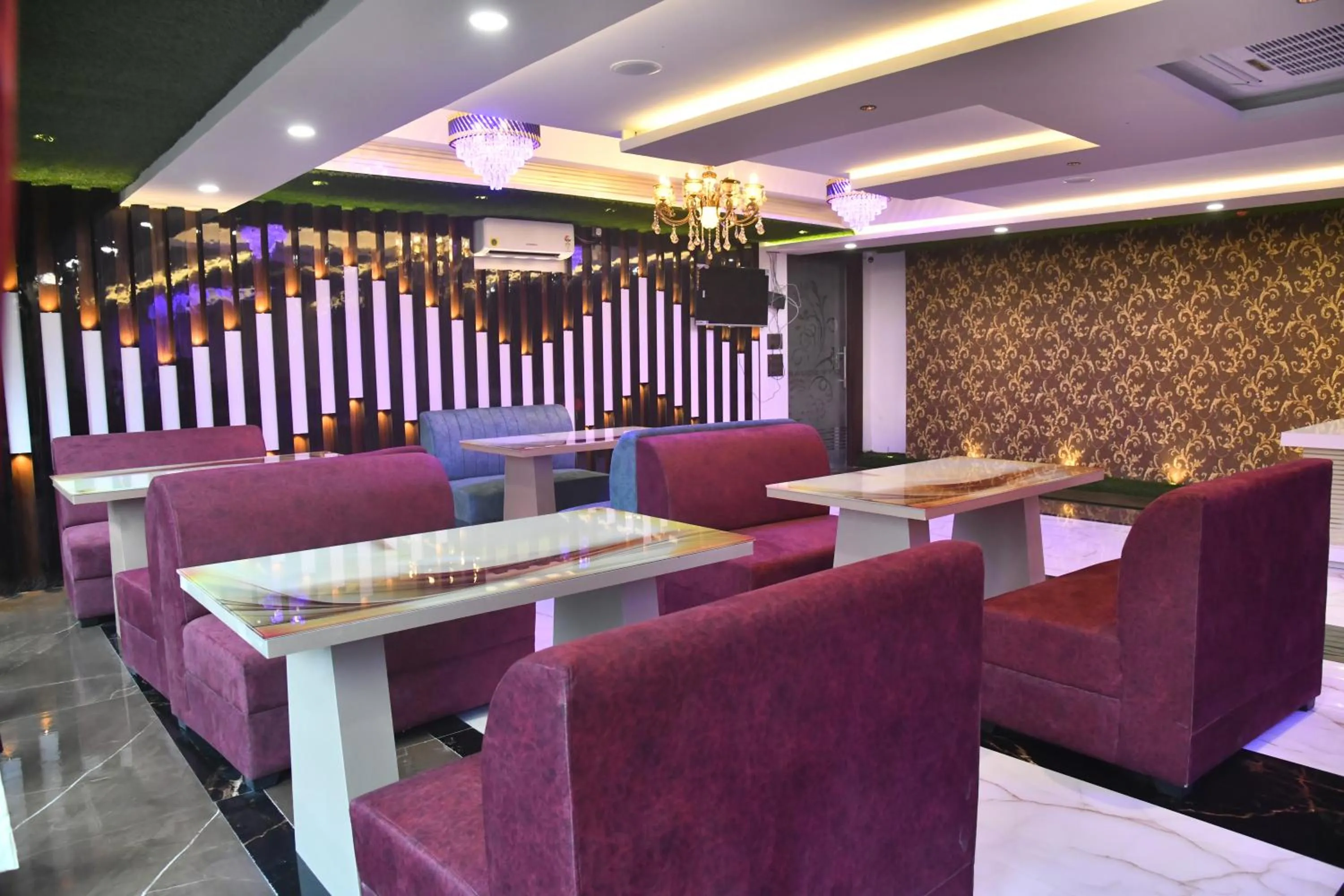 Restaurant/places to eat in City Square