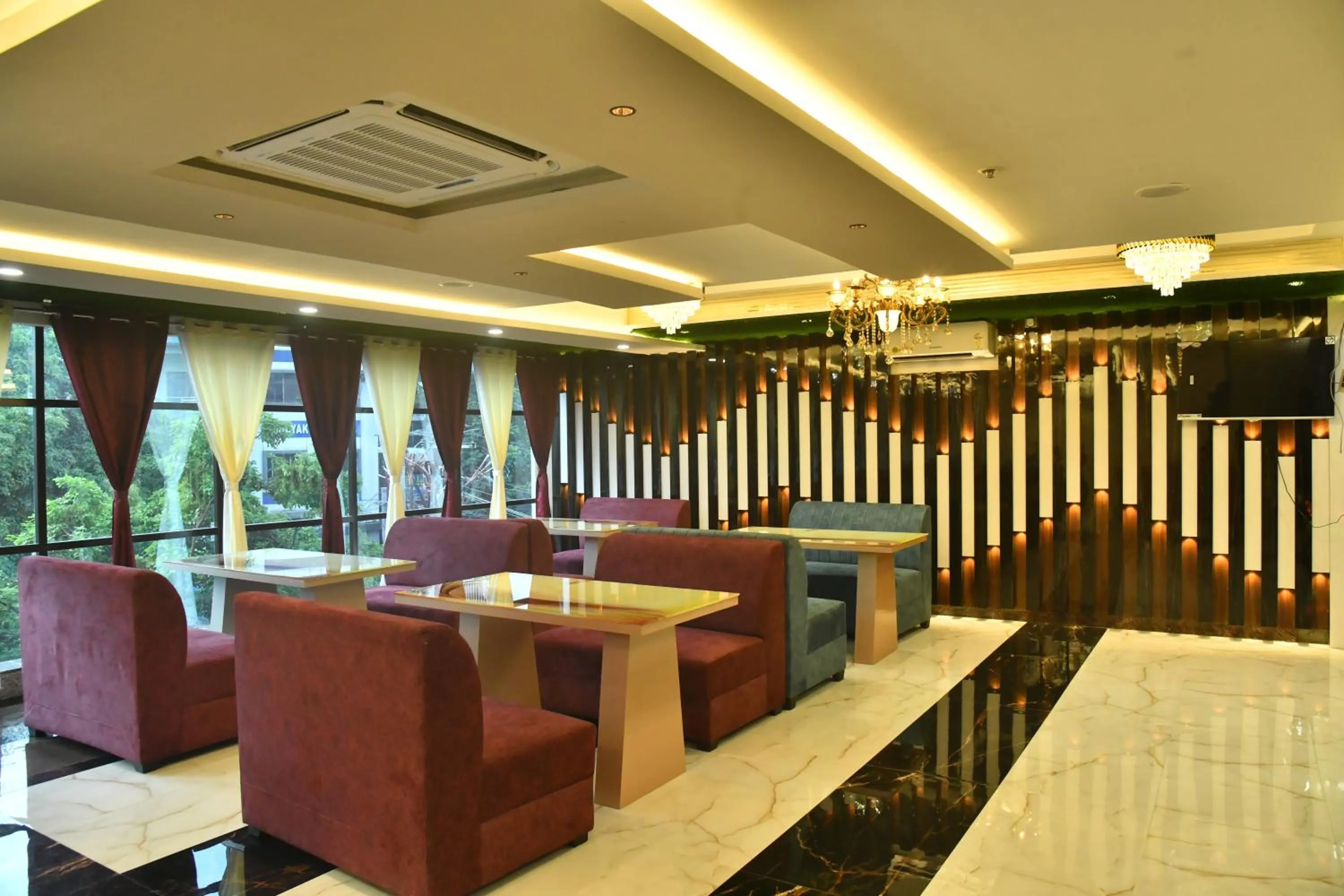 Restaurant/places to eat in City Square