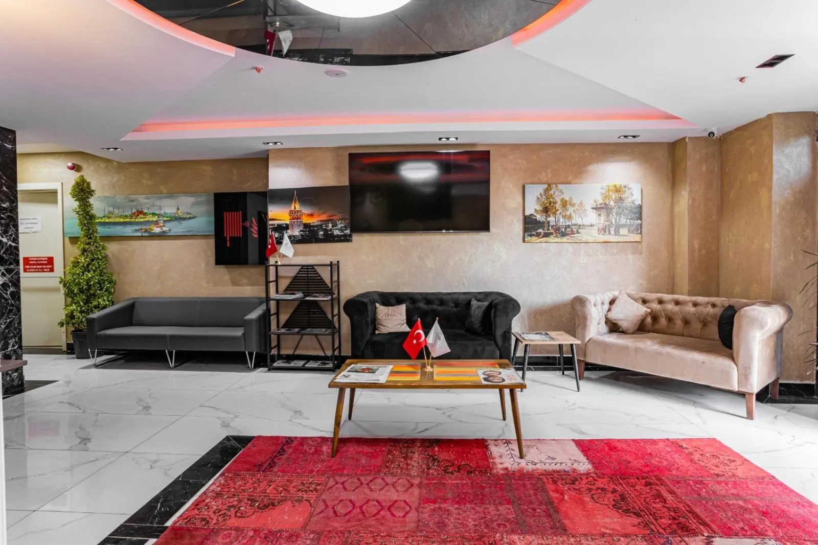 Lobby or reception in Mays Royal Hotel