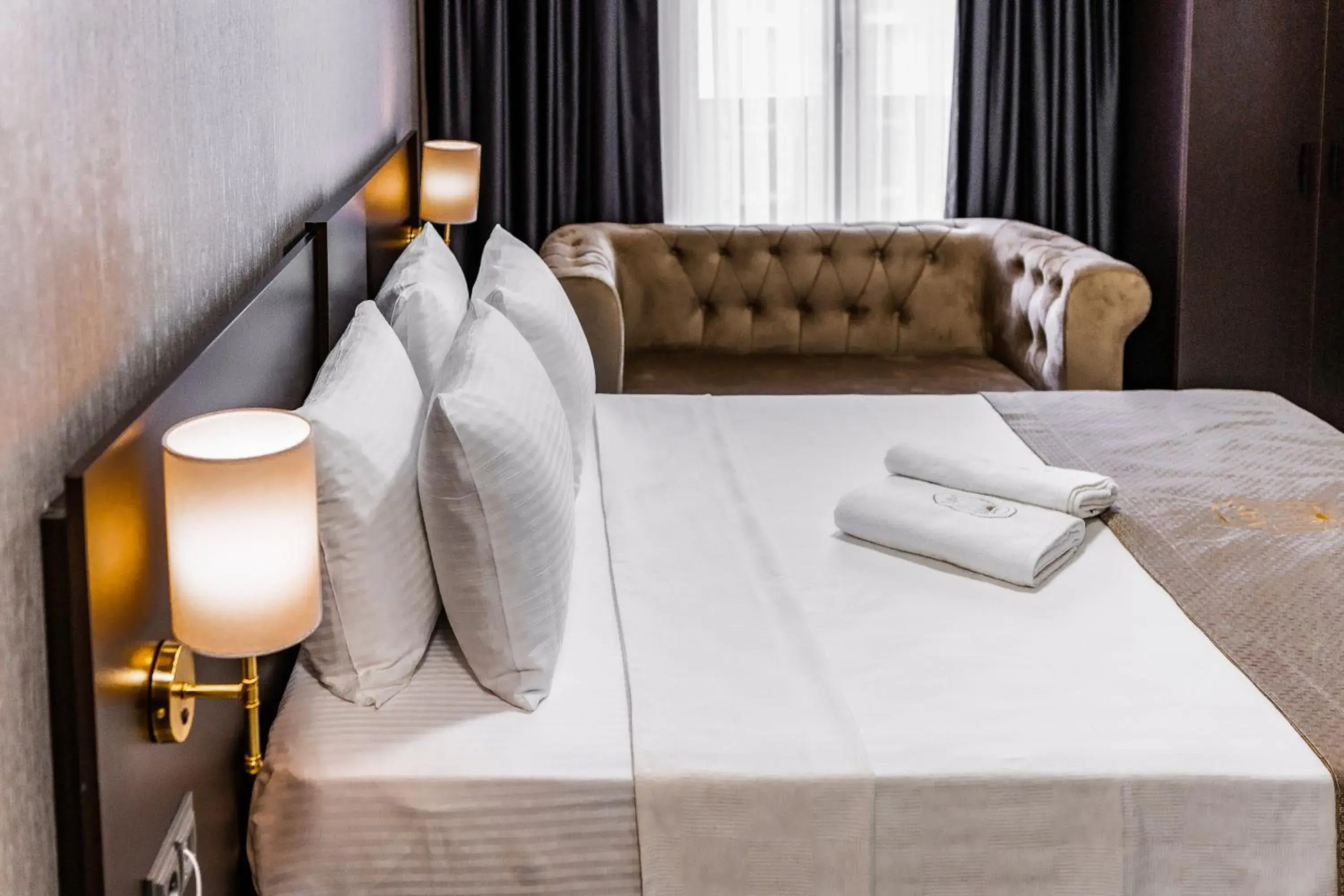 Bedroom, Bed in Mays Royal Hotel Bedroom, Bed in Mays Royal Hotel