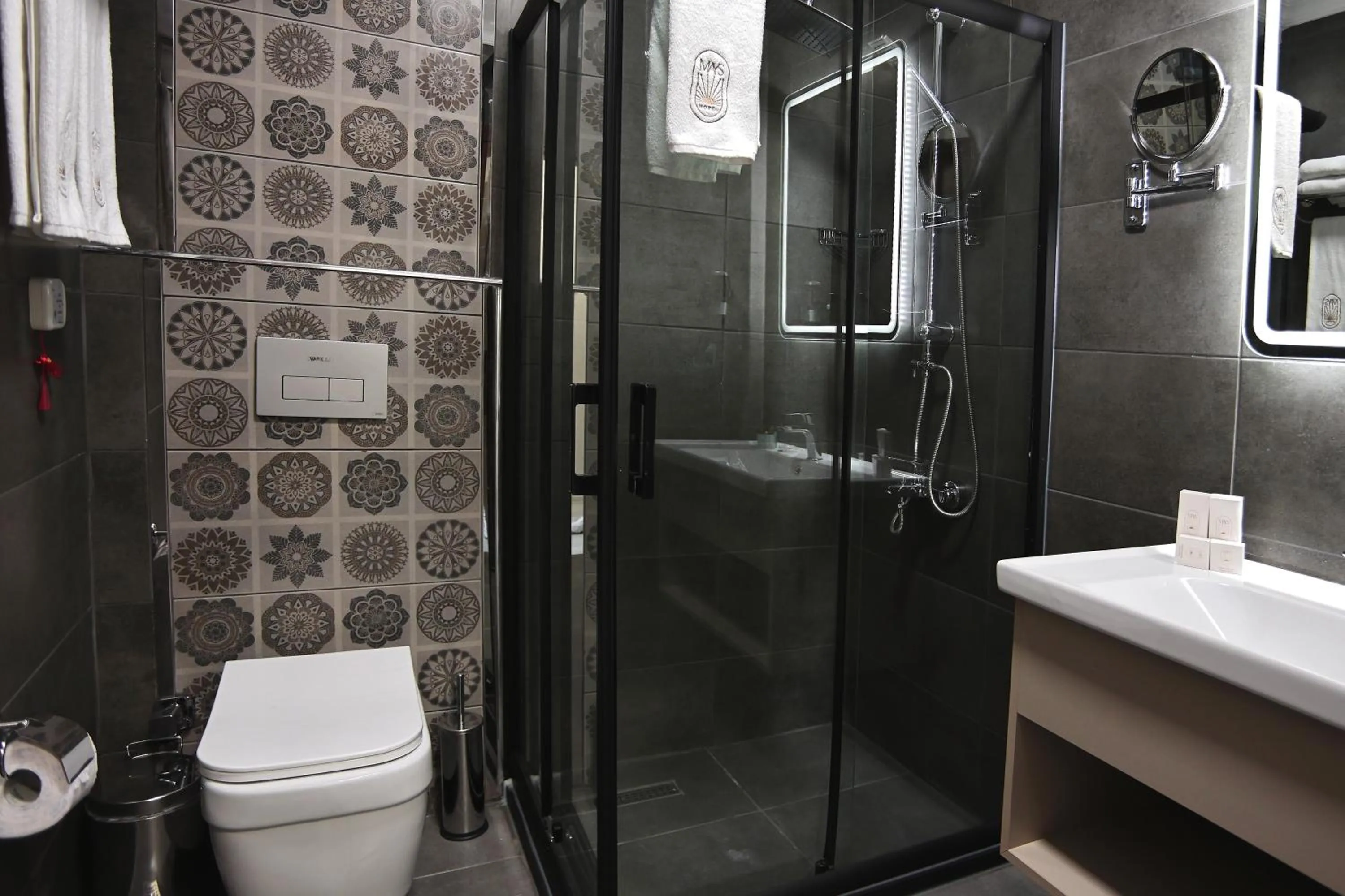 Bathroom in Mays Royal Hotel