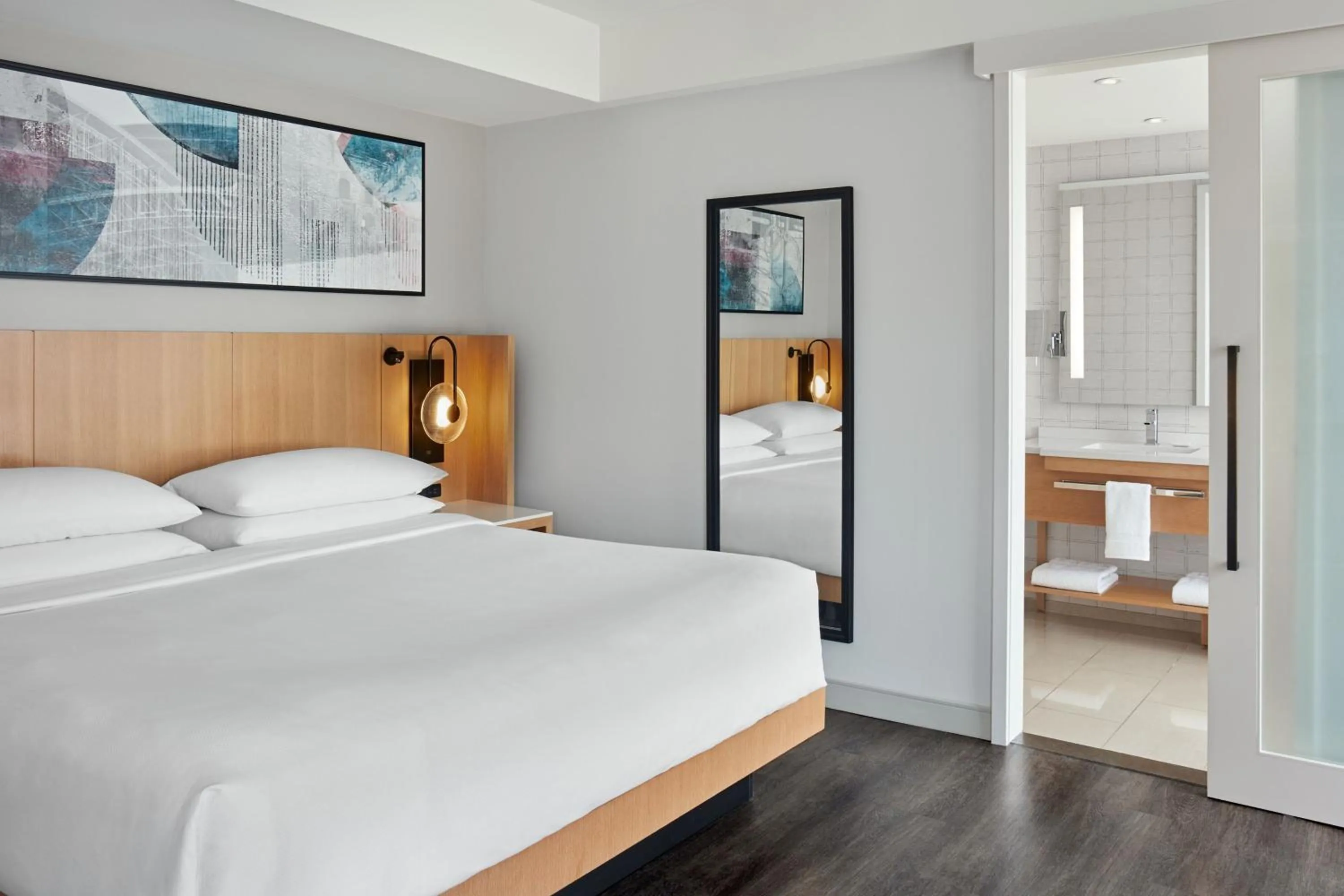 Photo of the whole room, Bed in Delta Hotels by Marriott Toronto