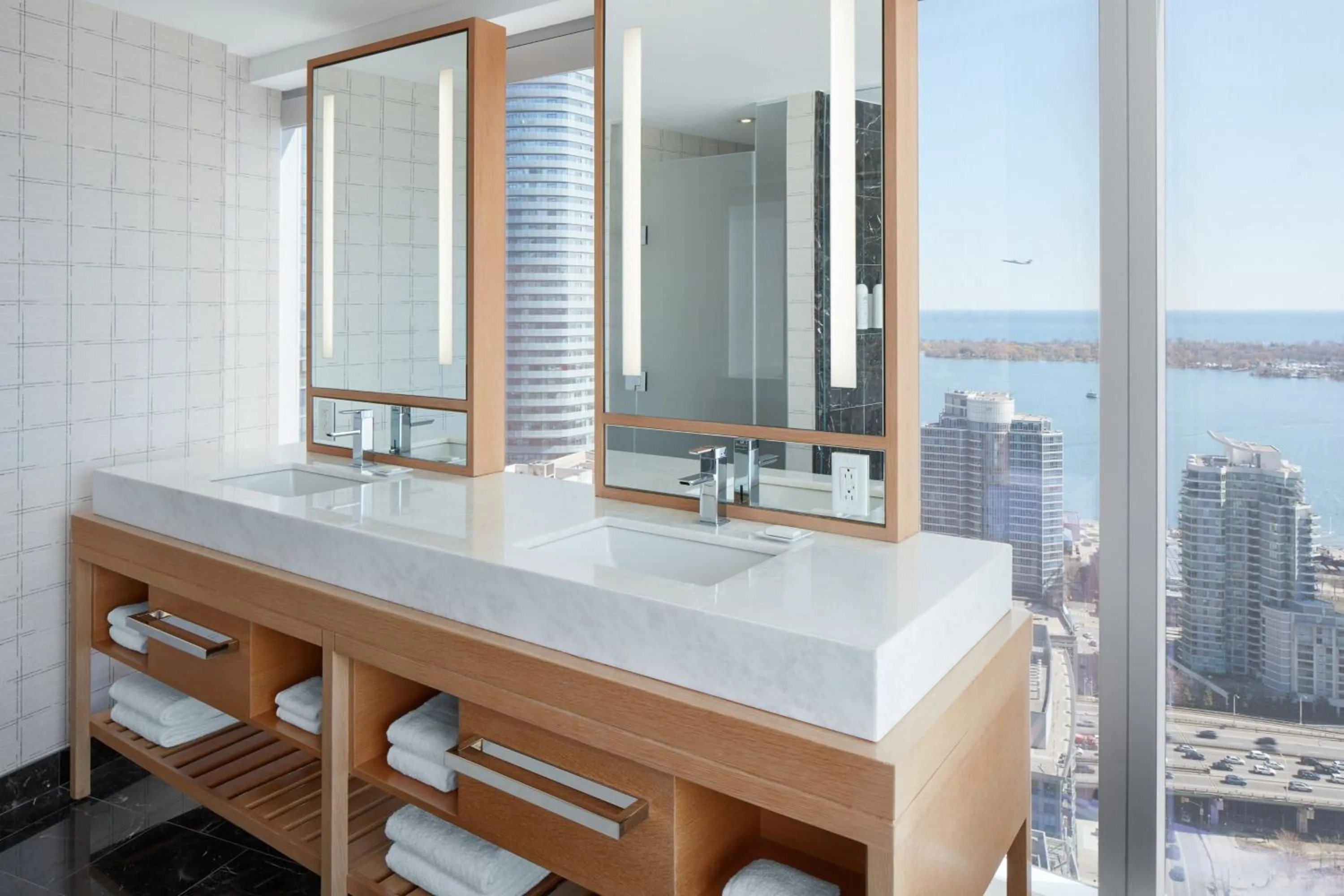 Photo of the whole room in Delta Hotels by Marriott Toronto