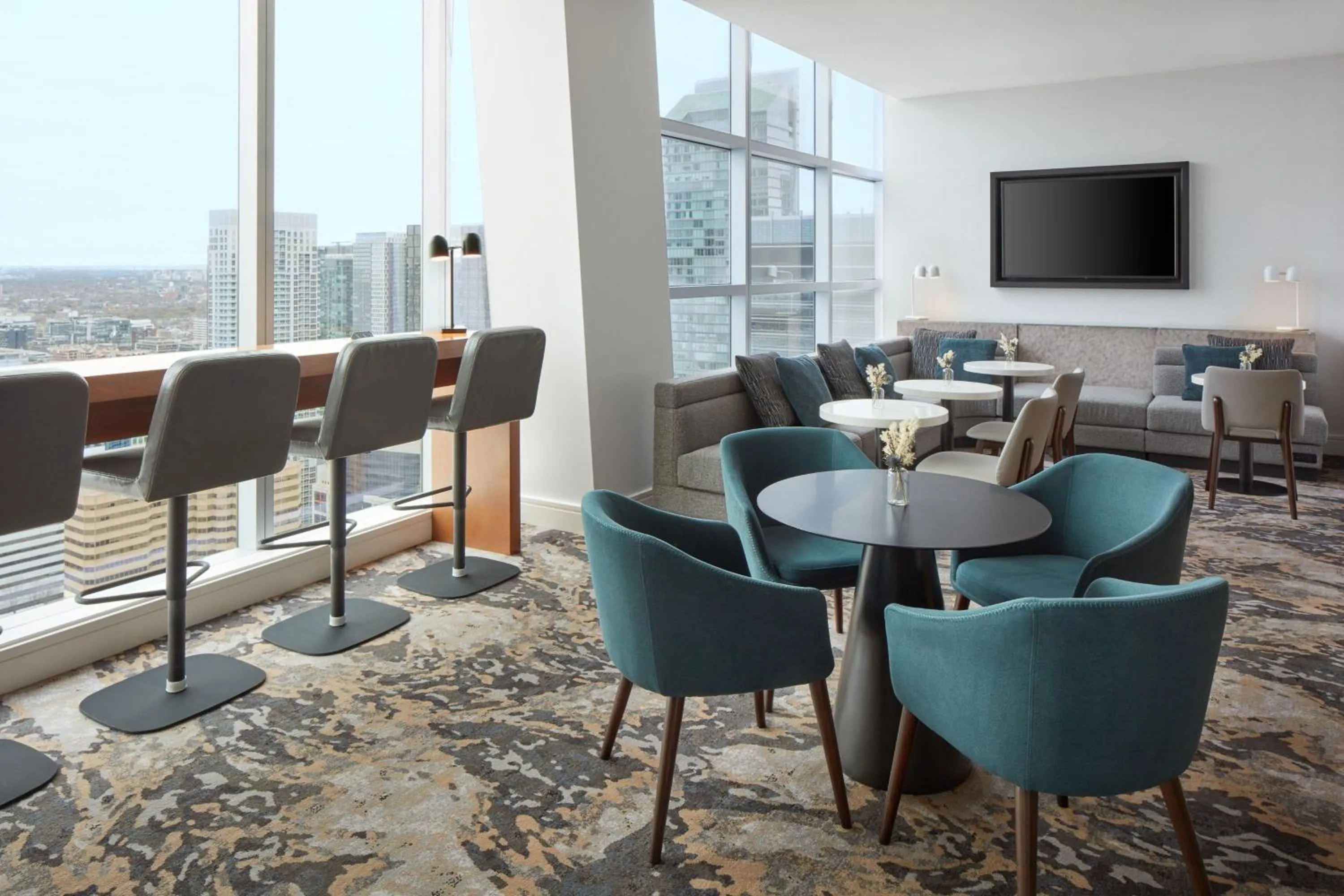 Lounge or bar in Delta Hotels by Marriott Toronto