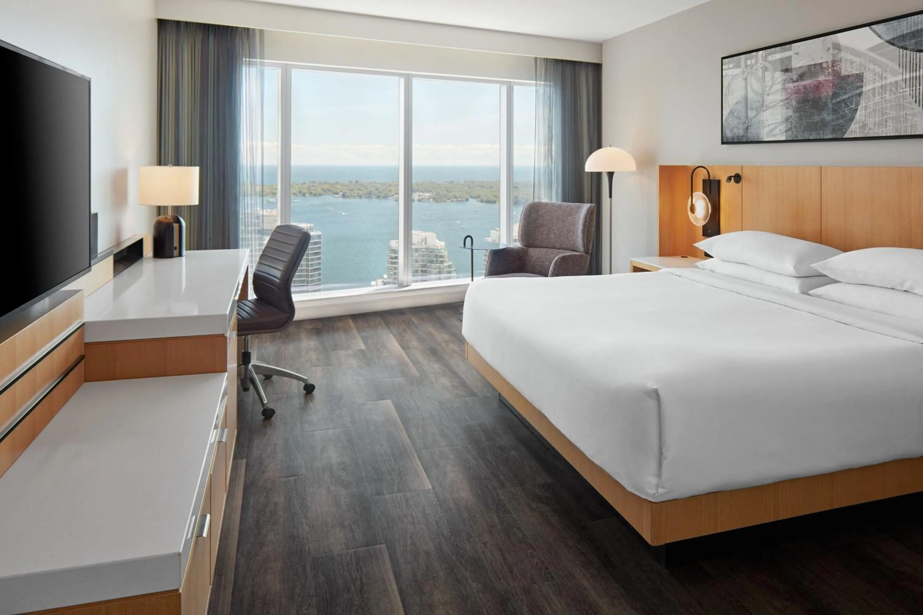 Photo of the whole room, Bed in Delta Hotels by Marriott Toronto