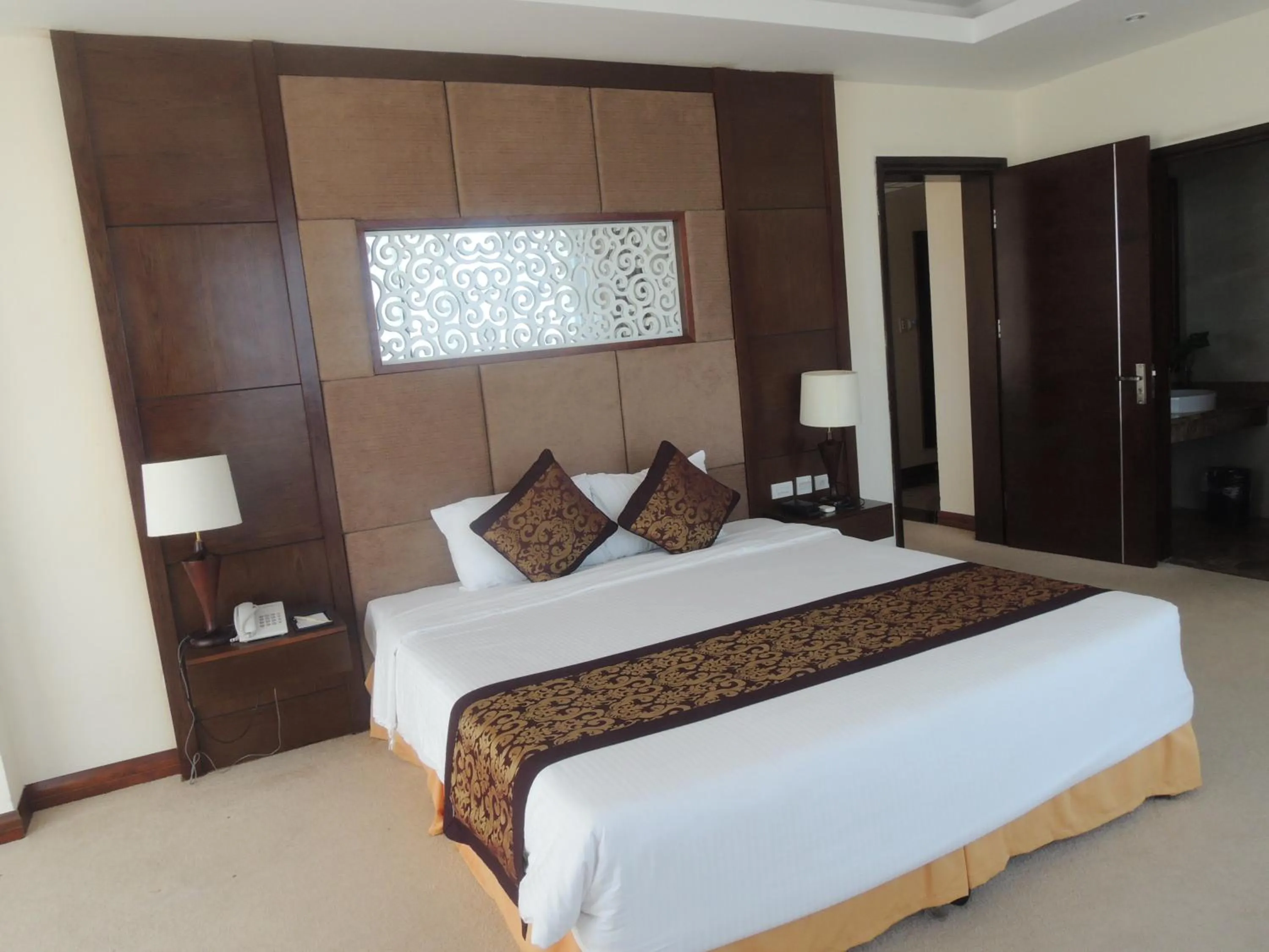 Bedroom, Bed in Muong Thanh Holiday Quang Binh Hotel