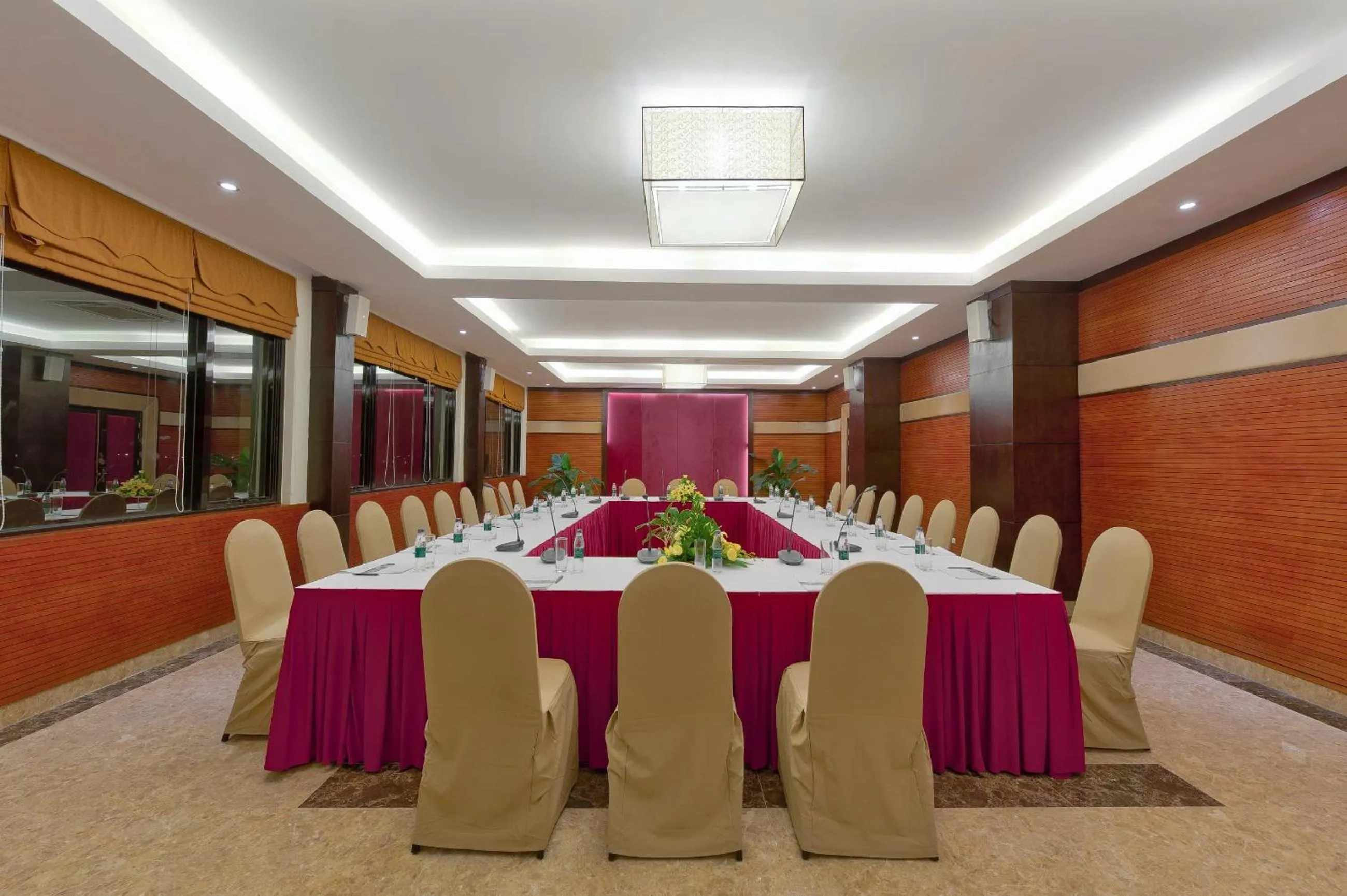 Business facilities in Muong Thanh Holiday Quang Binh Hotel
