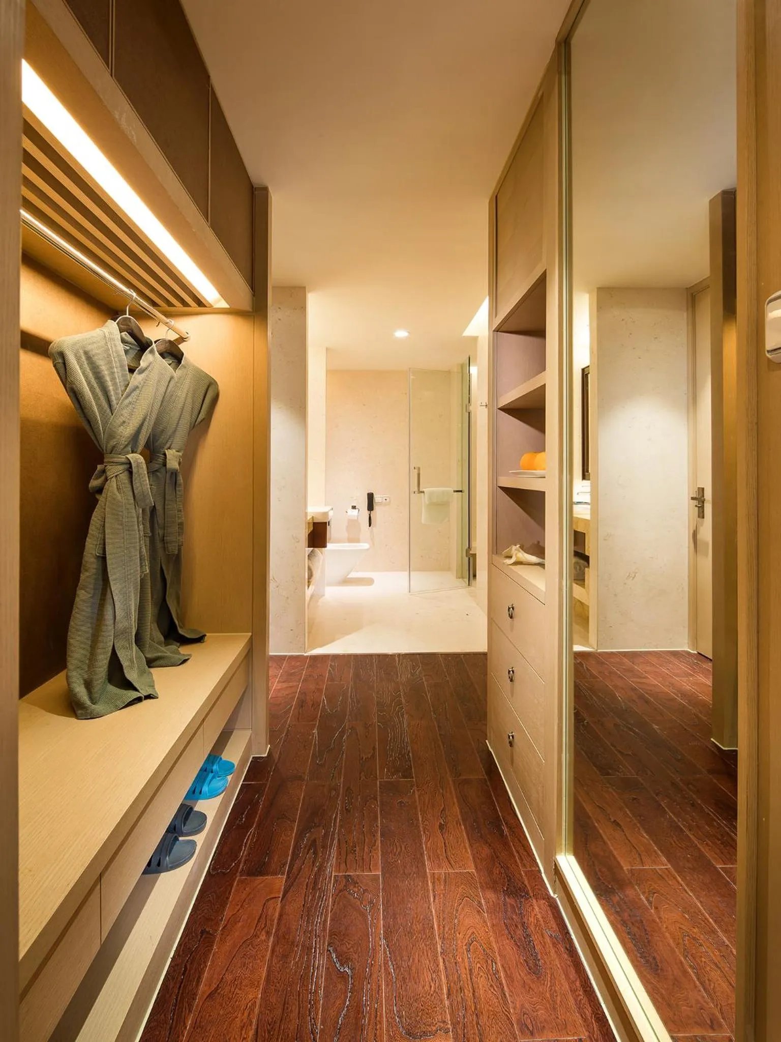Bathroom, Bed in HNTI·Narada Sanya Bay Resort