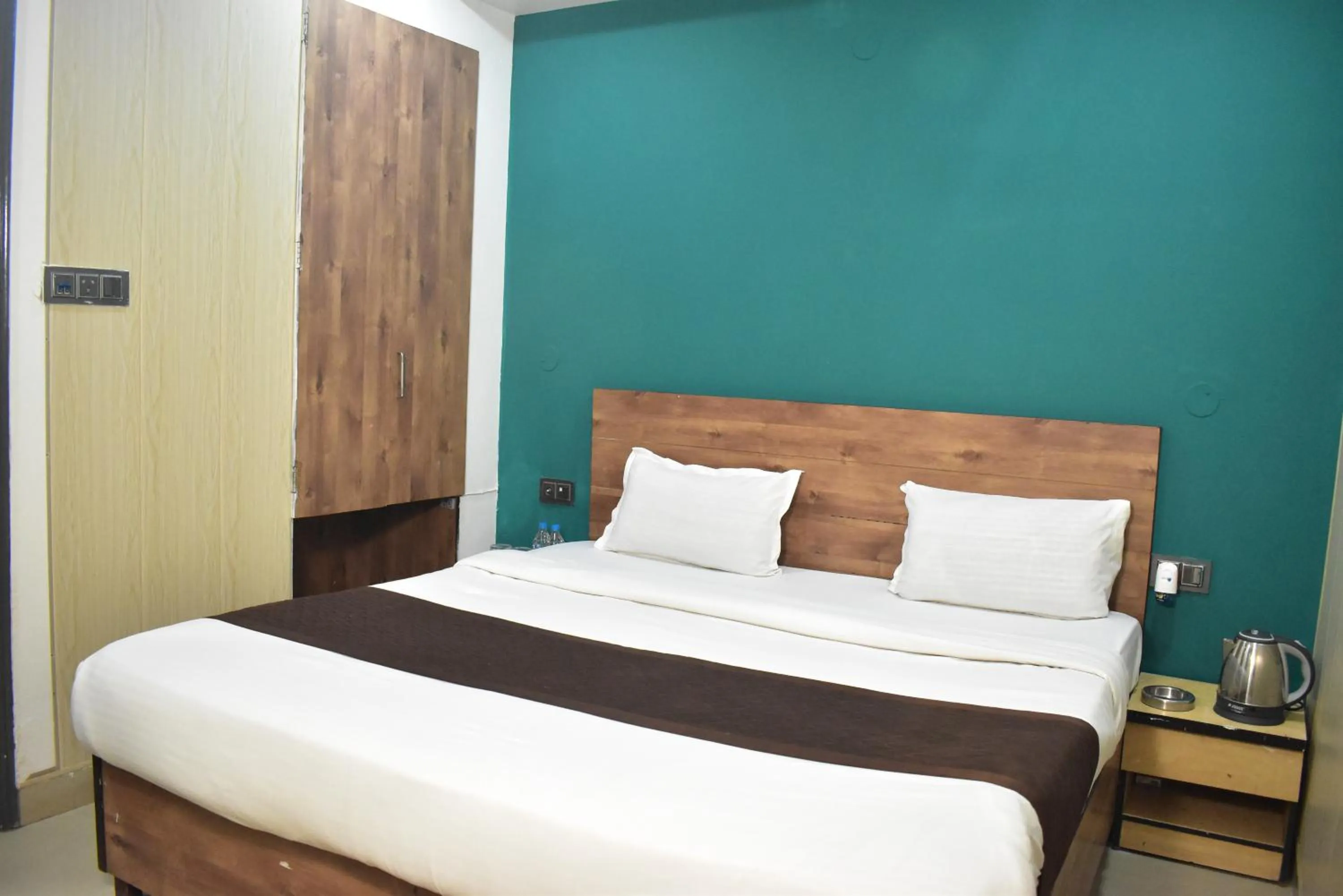Bed in Qotel Hotel Rama Rohini Sector-24 Couple Friendly