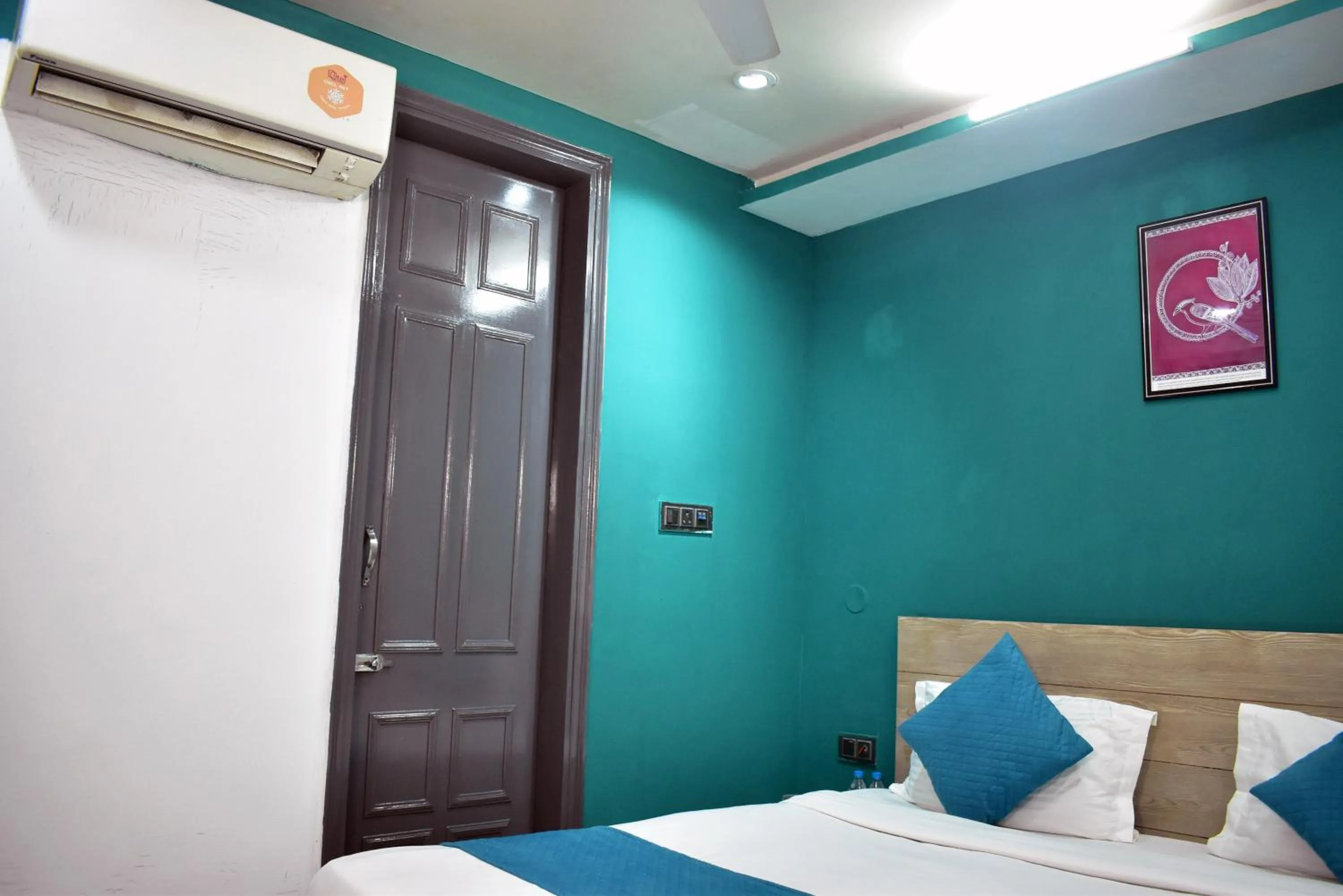 Bed in Qotel Hotel Rama Rohini Sector-24 Couple Friendly