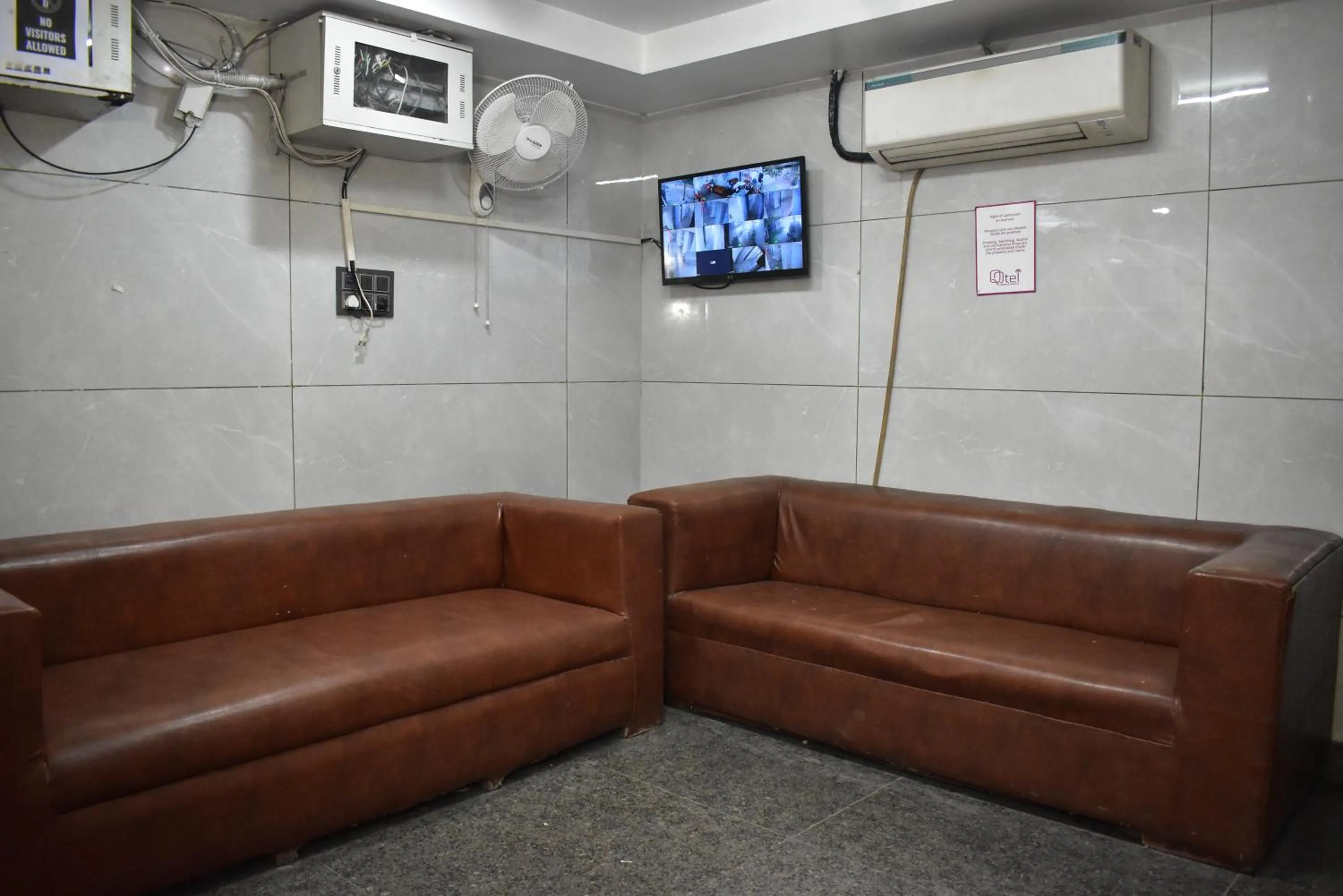 TV and multimedia in Qotel Hotel Rama Rohini Sector-24 Couple Friendly