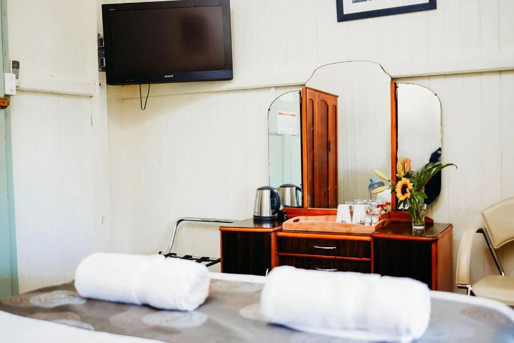 Decorative detail, Bed in Maleny Hotel
