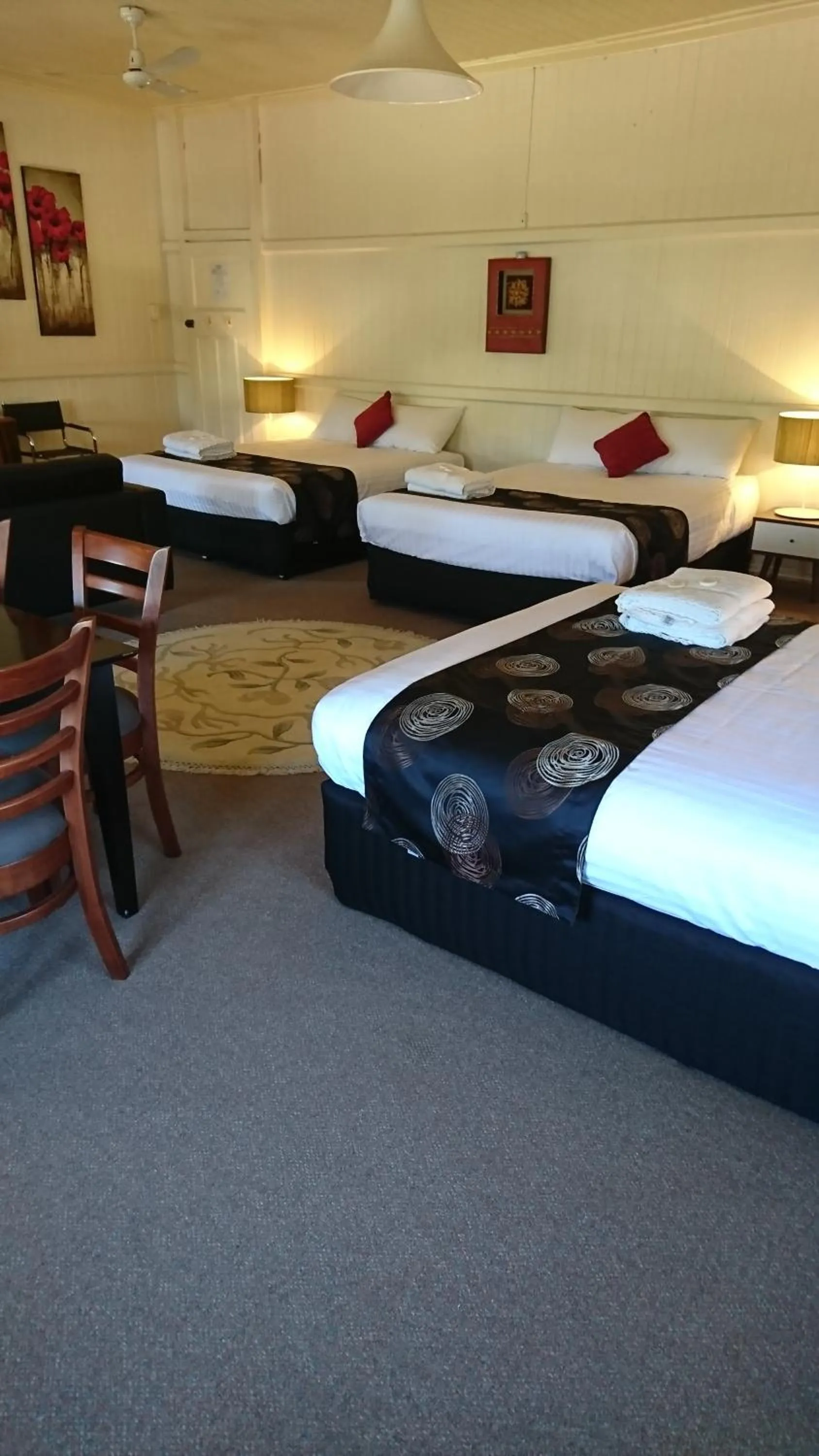 Family Room with Shared Bathroom in Maleny Hotel