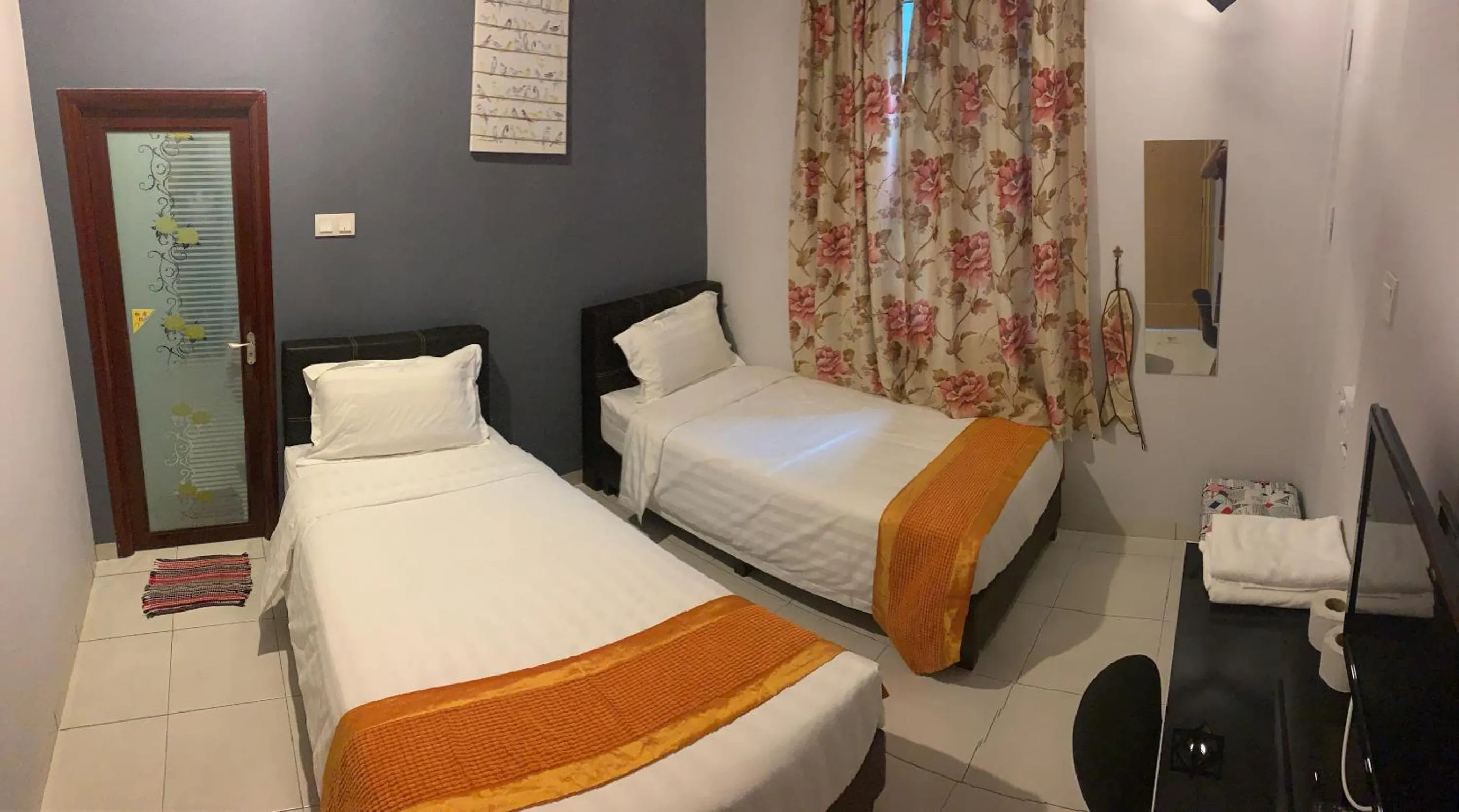 White House Homestay