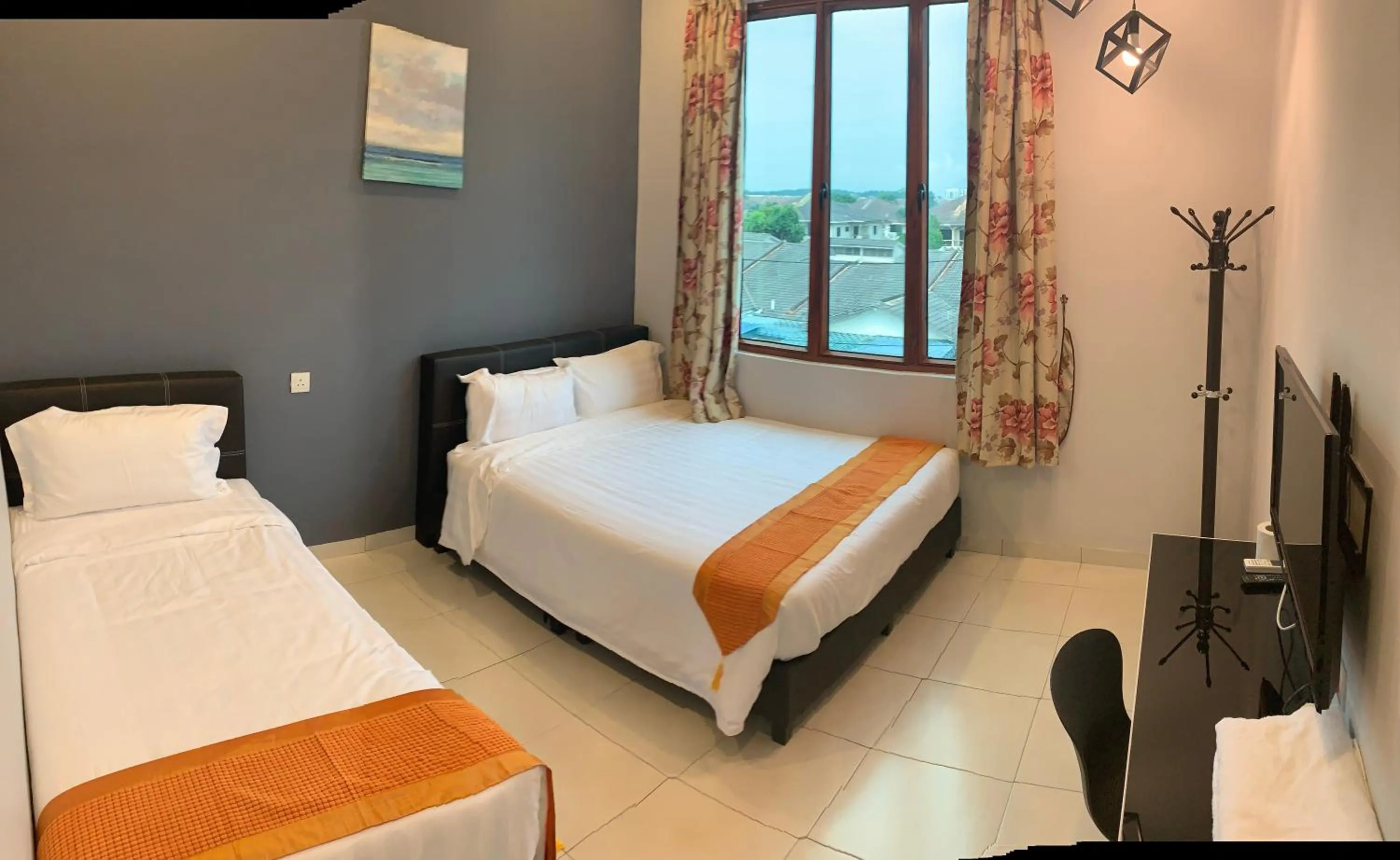 White House Homestay