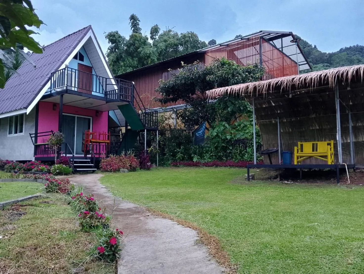 Property building in Inthanon Lao-Ju House