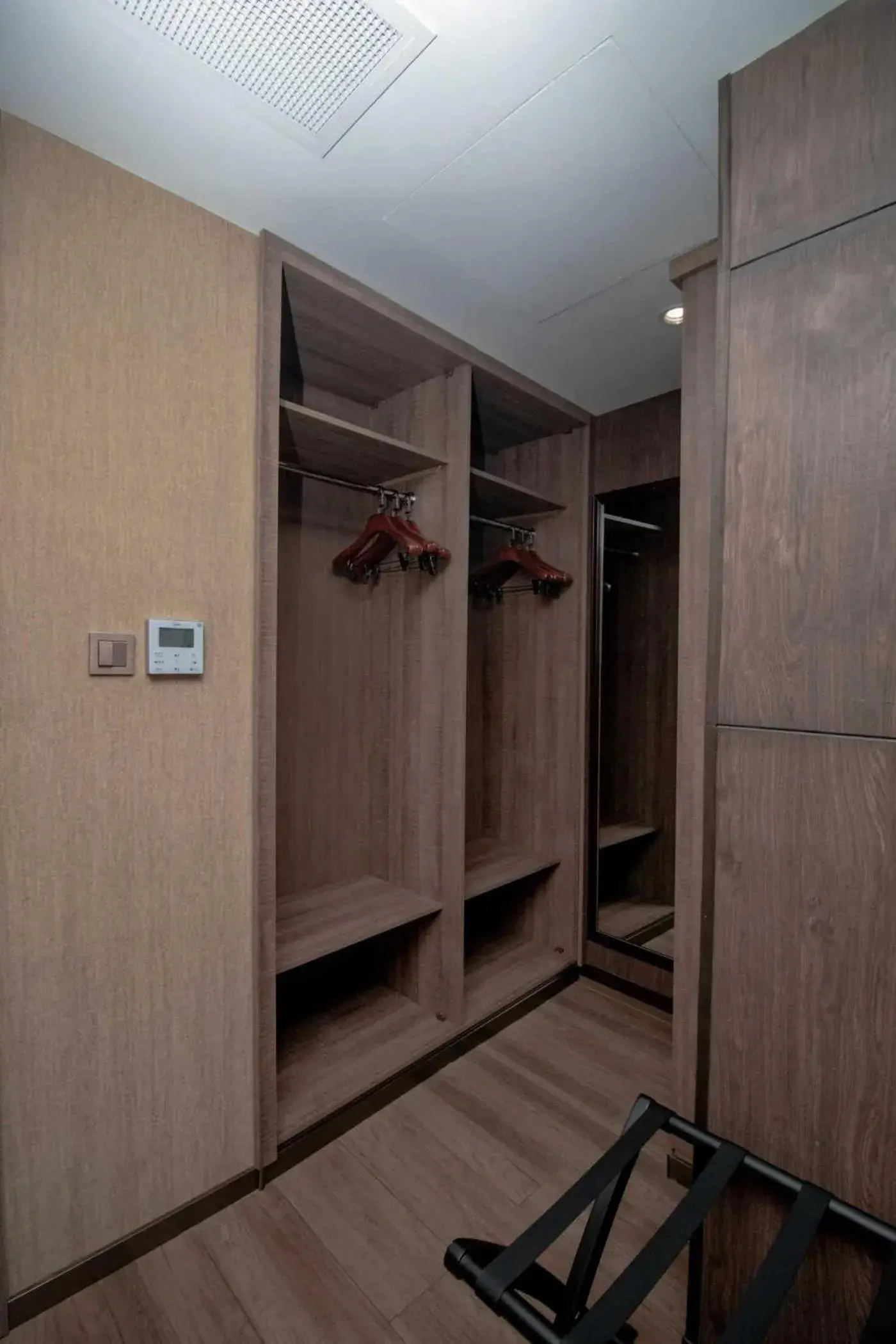 wardrobe in CIKA GOLDEN HOTEL and SUITES wardrobe in CIKA GOLDEN HOTEL and SUITES