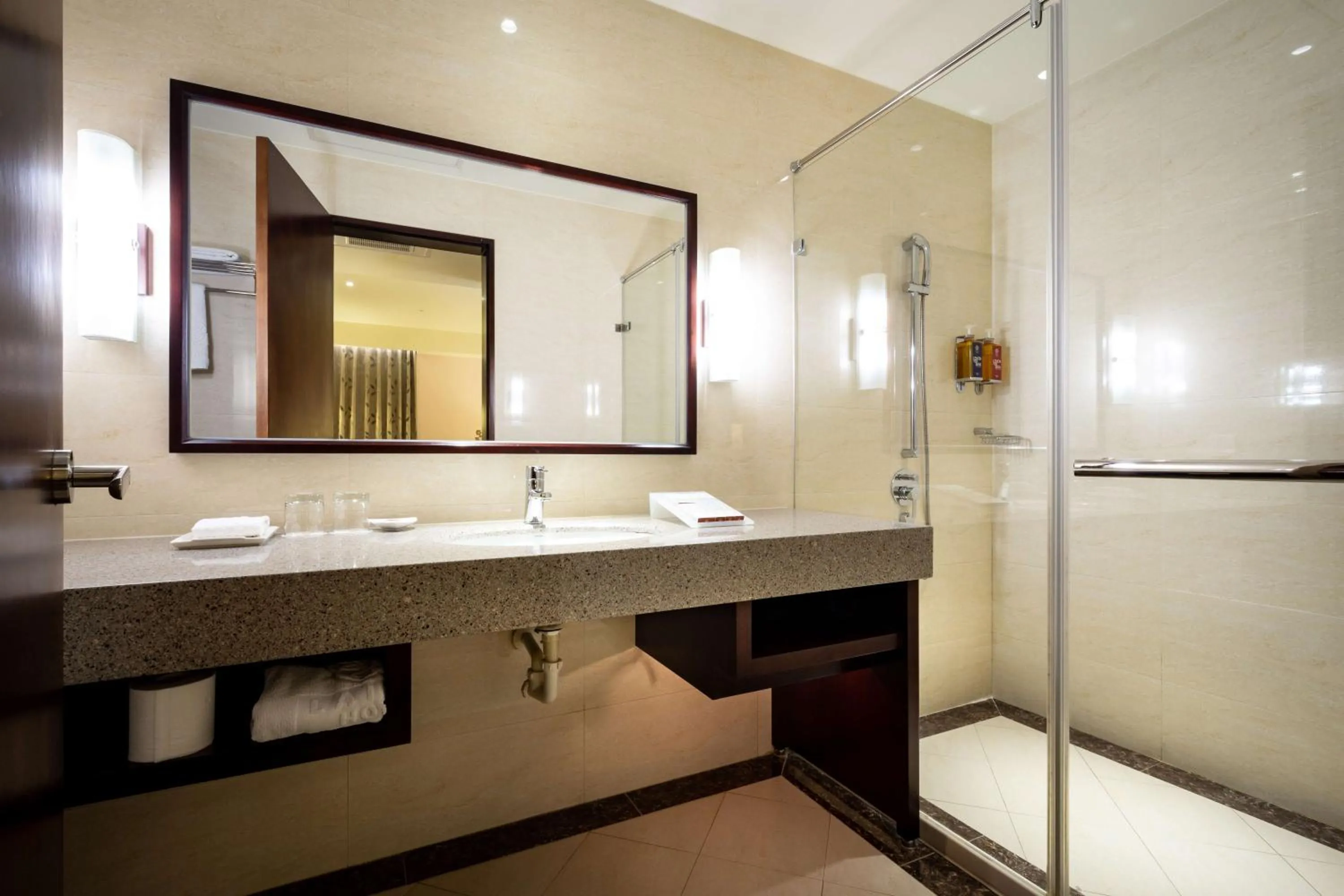 Bathroom in 雀客旅館台中來來