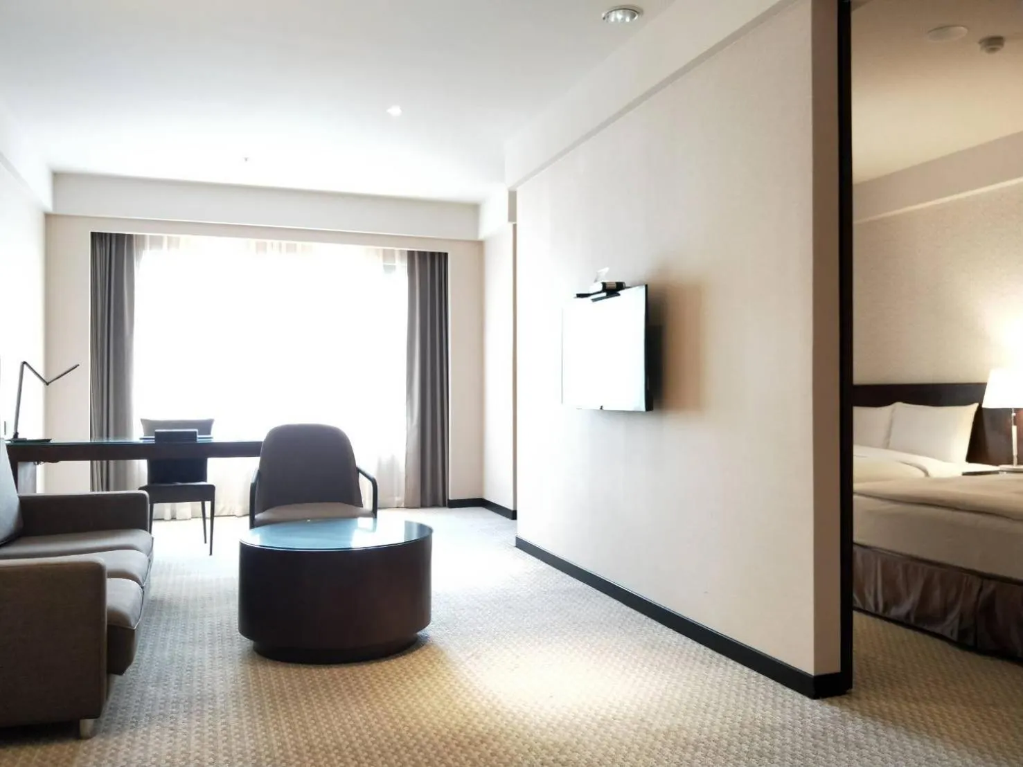 Living room, Bed in 雀客旅館台中來來