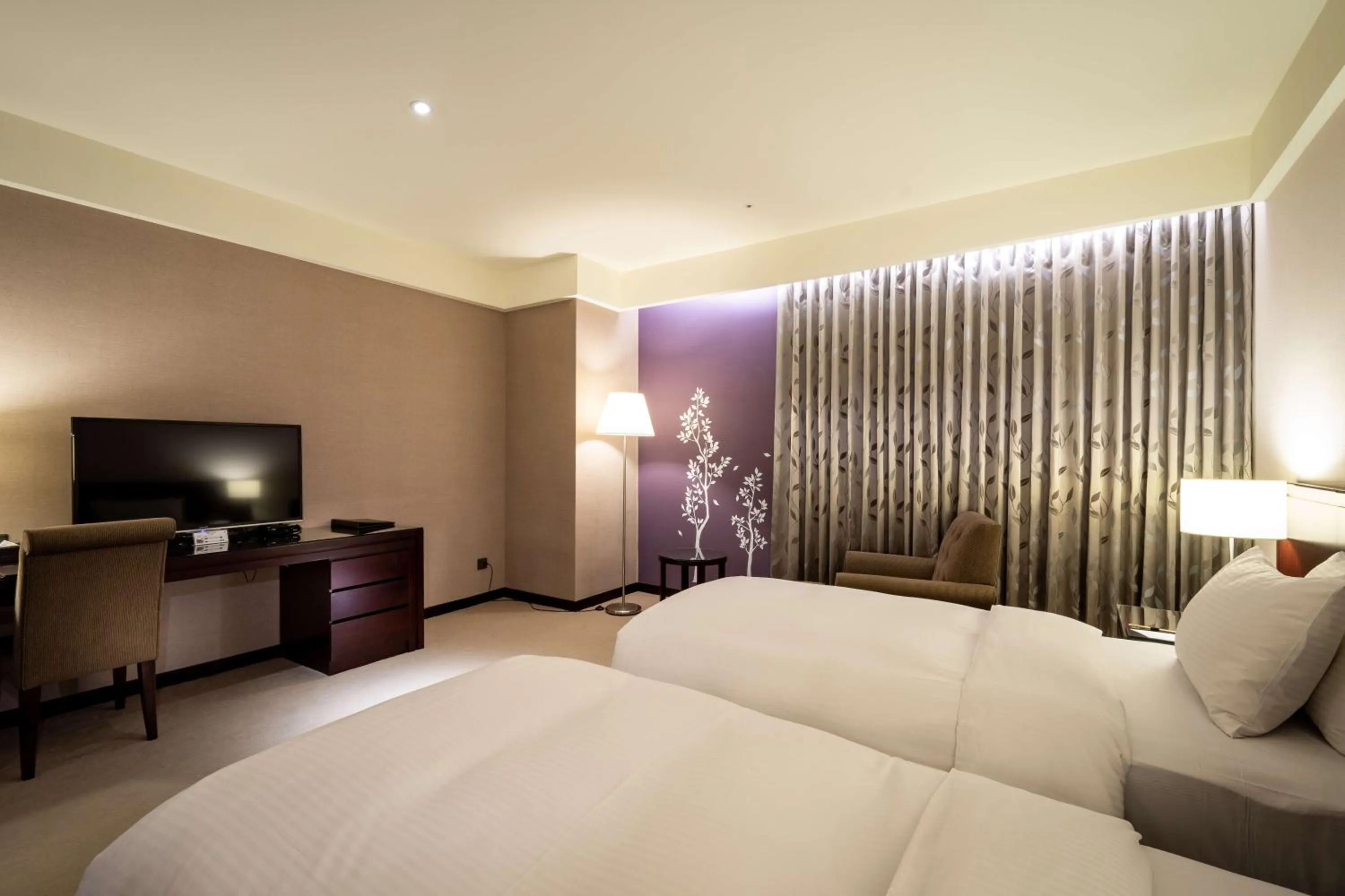 Photo of the whole room, Bed in 雀客旅館台中來來