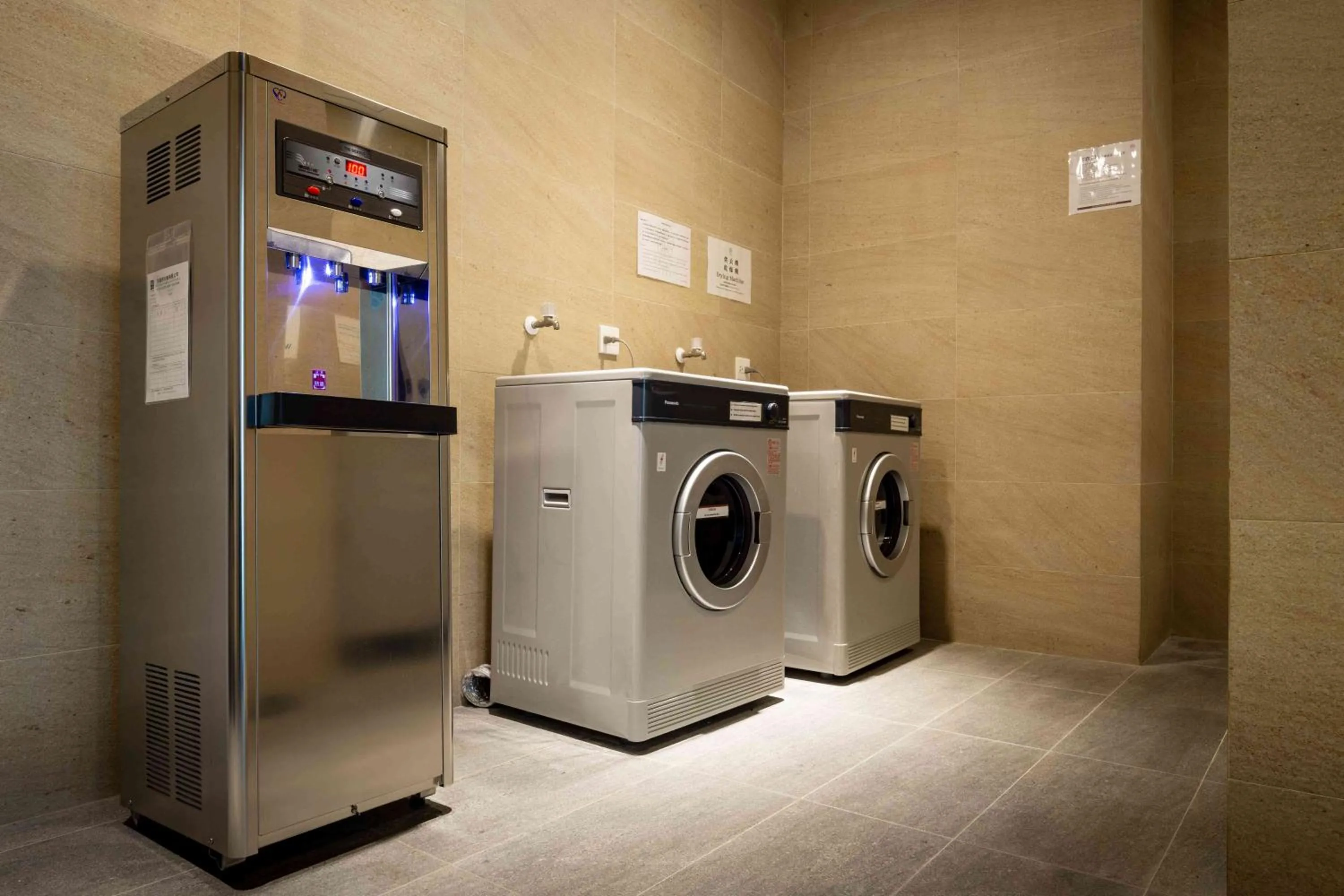 washing machine in 雀客旅館台中來來