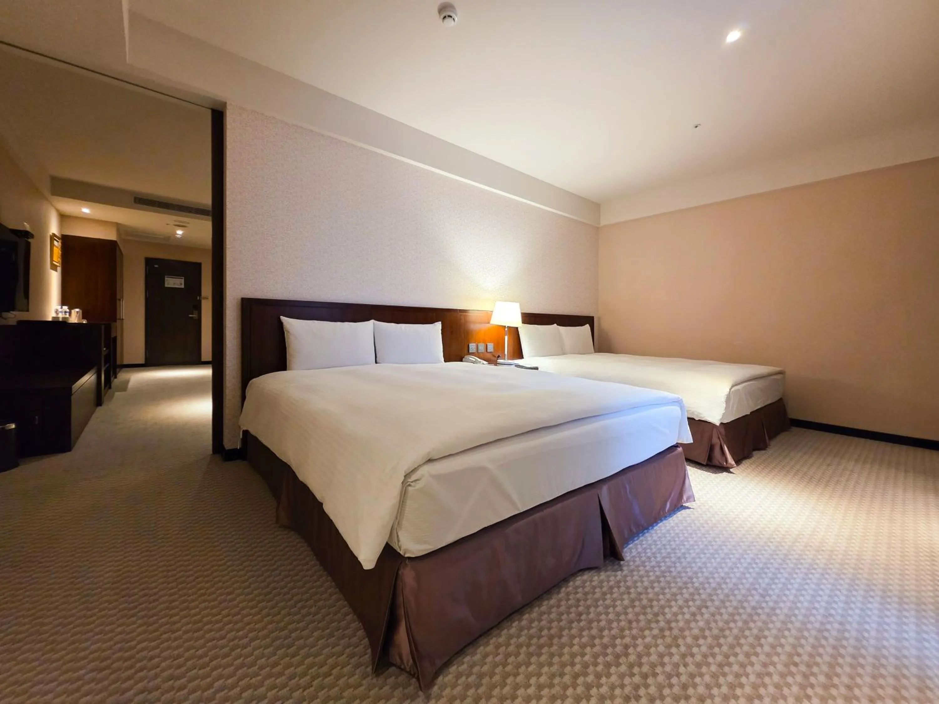 Bed in 雀客旅館台中來來