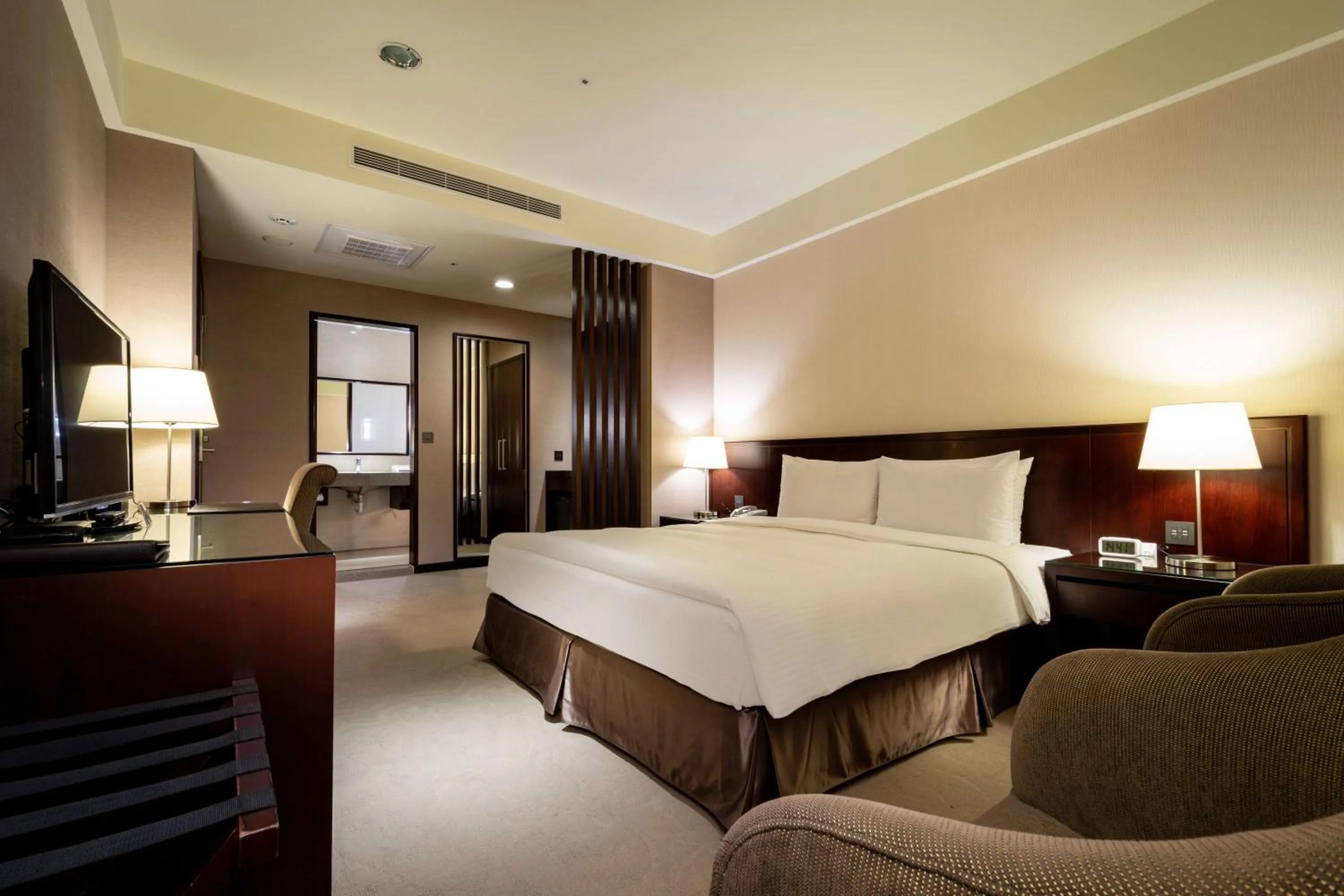 Photo of the whole room, Bed in 雀客旅館台中來來