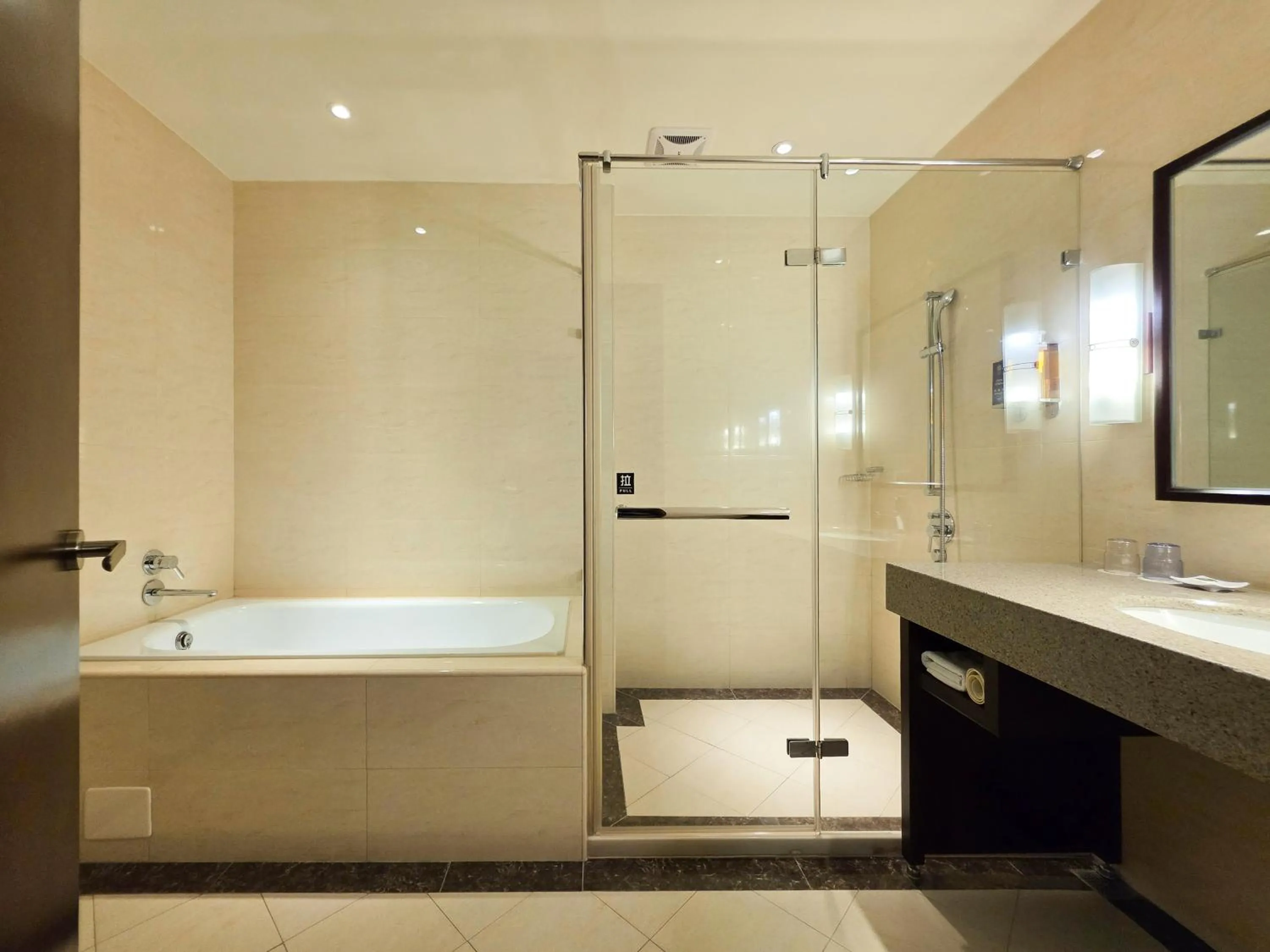 雀客旅館台中來來