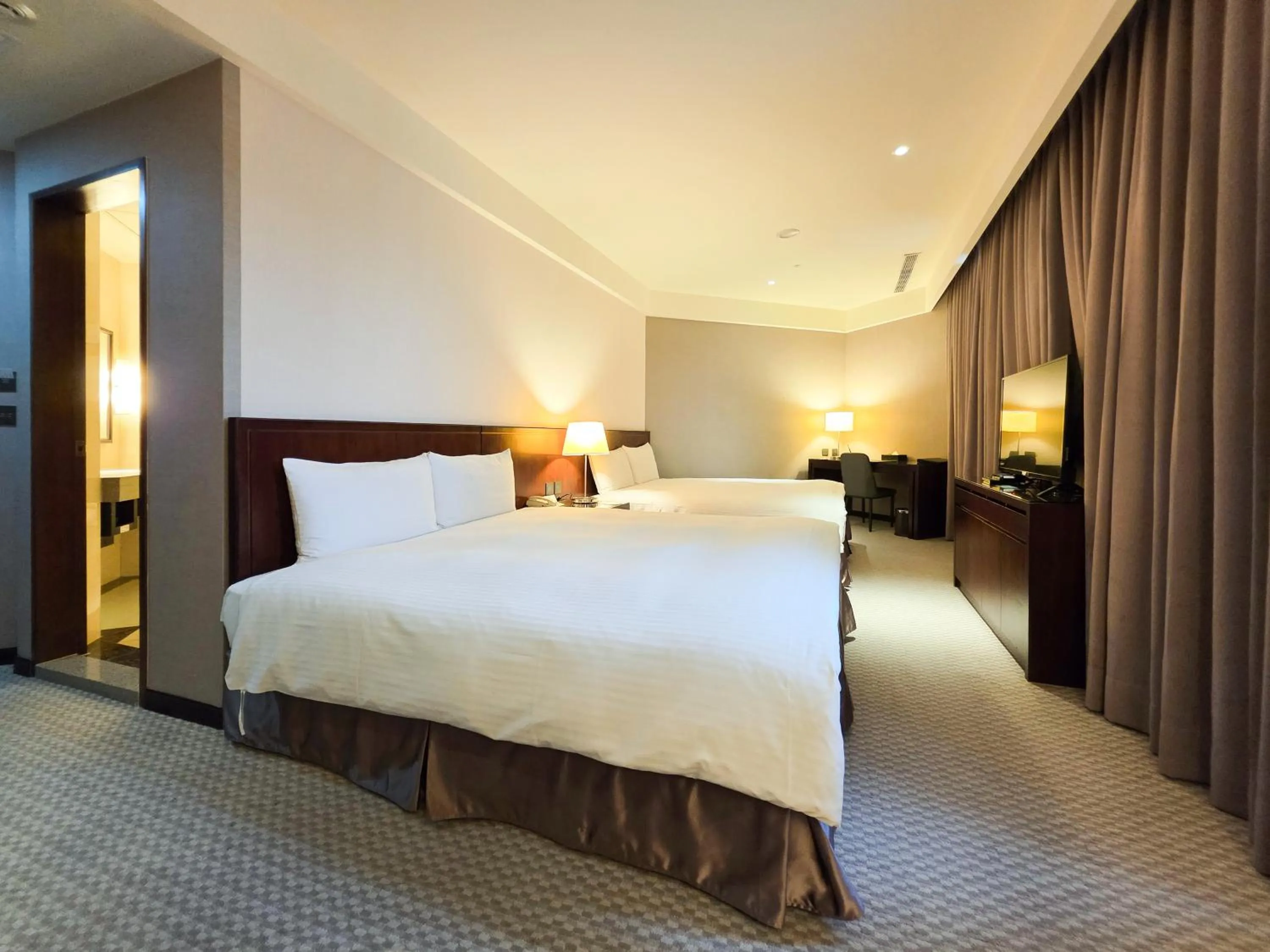 Bed in 雀客旅館台中來來